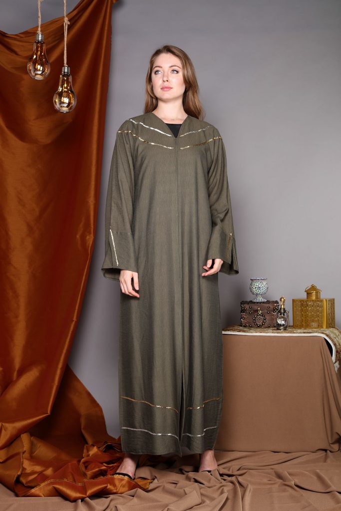 MOiSTREET V-Neck Green Embroidery Abaya