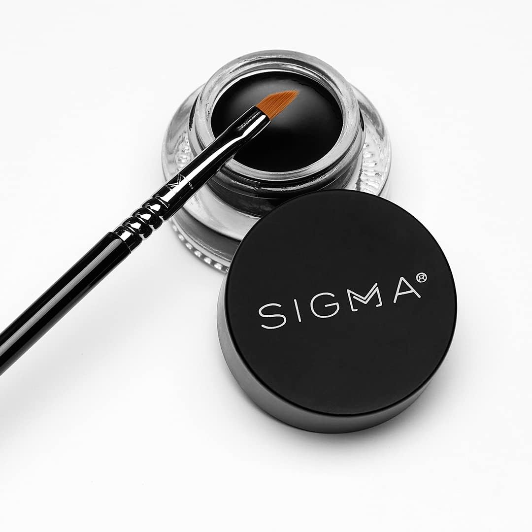 SIGMA BEAUTY E06  WINGED LINER BRUSH