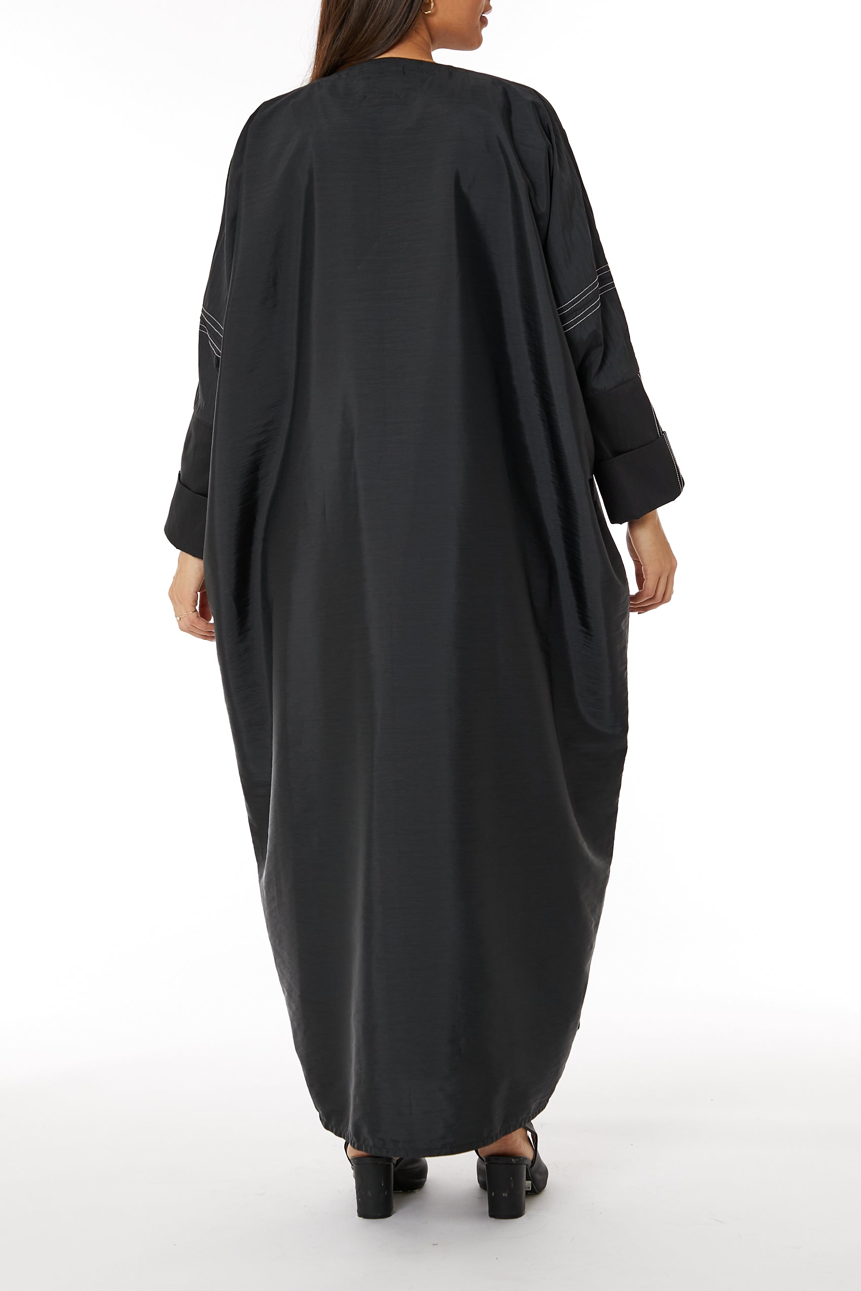 MOiSTREET Black V-Neck Taffeta Abaya with white Thread Work