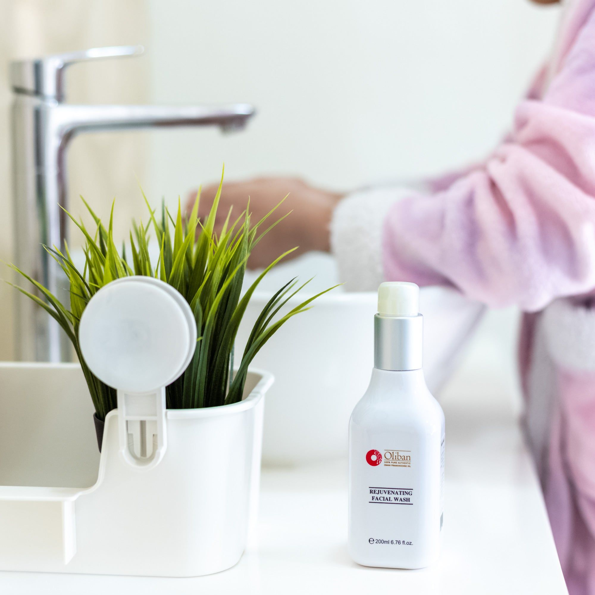 REJUVENATING FACIAL WASH