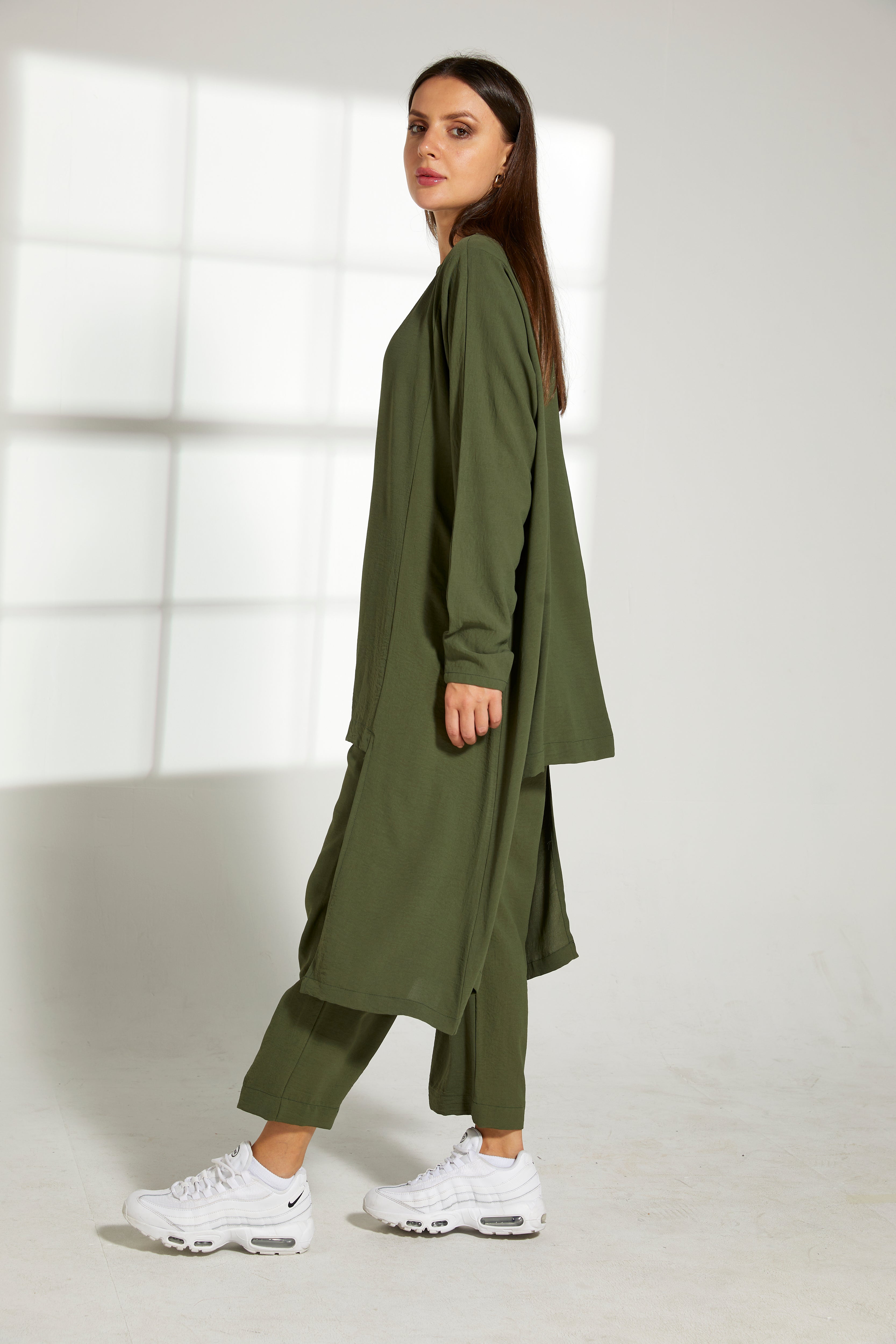 MOiSTREET Green CEY Fabric Top And Pants Set