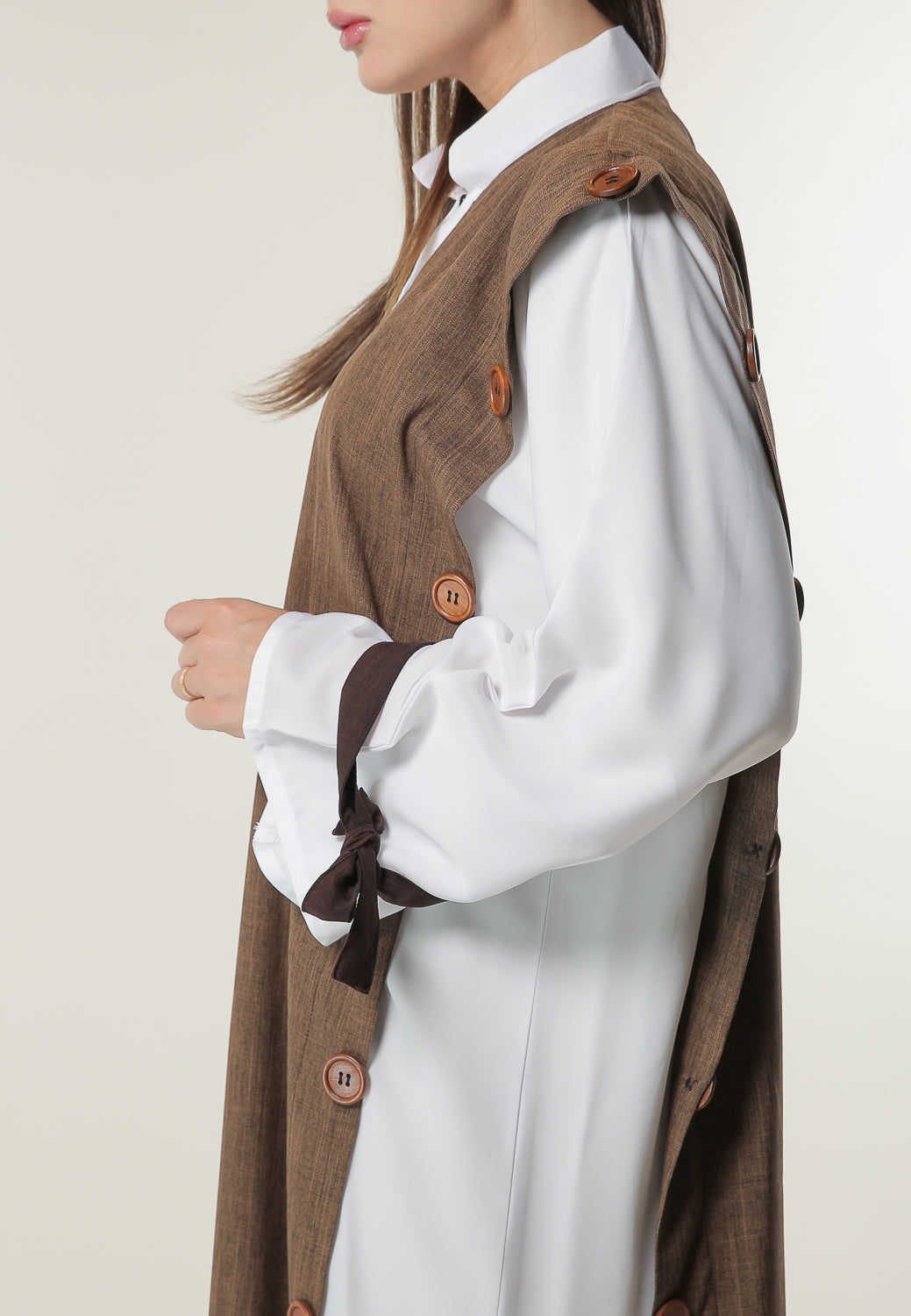 MOiSTREET White Abaya with Brown Panels and Buttons Detailing