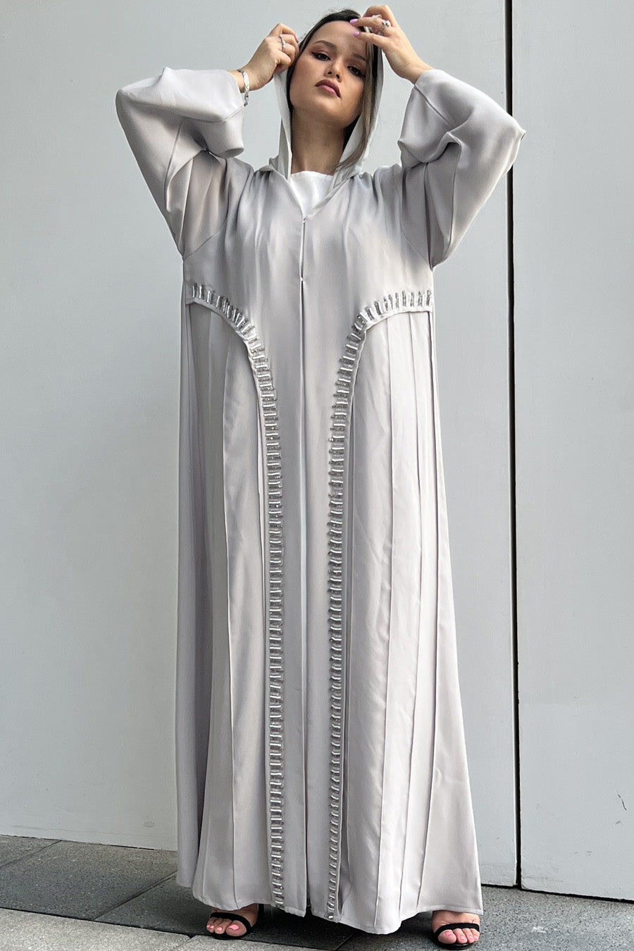 MOiSTREET Grey Korean Nada Embroidery Abaya