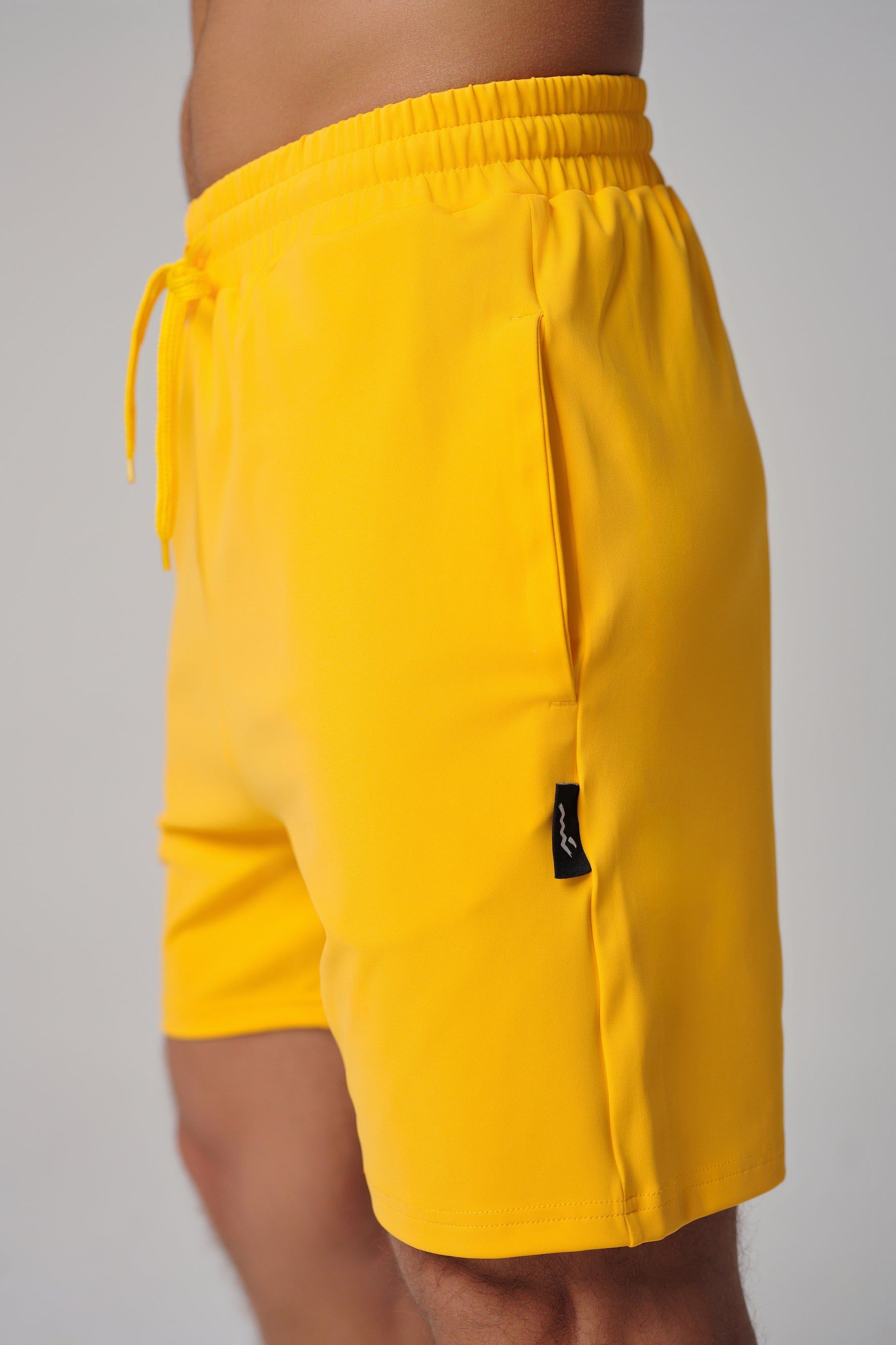 شورت رجالي كلاسيكي من MULU - أصفر