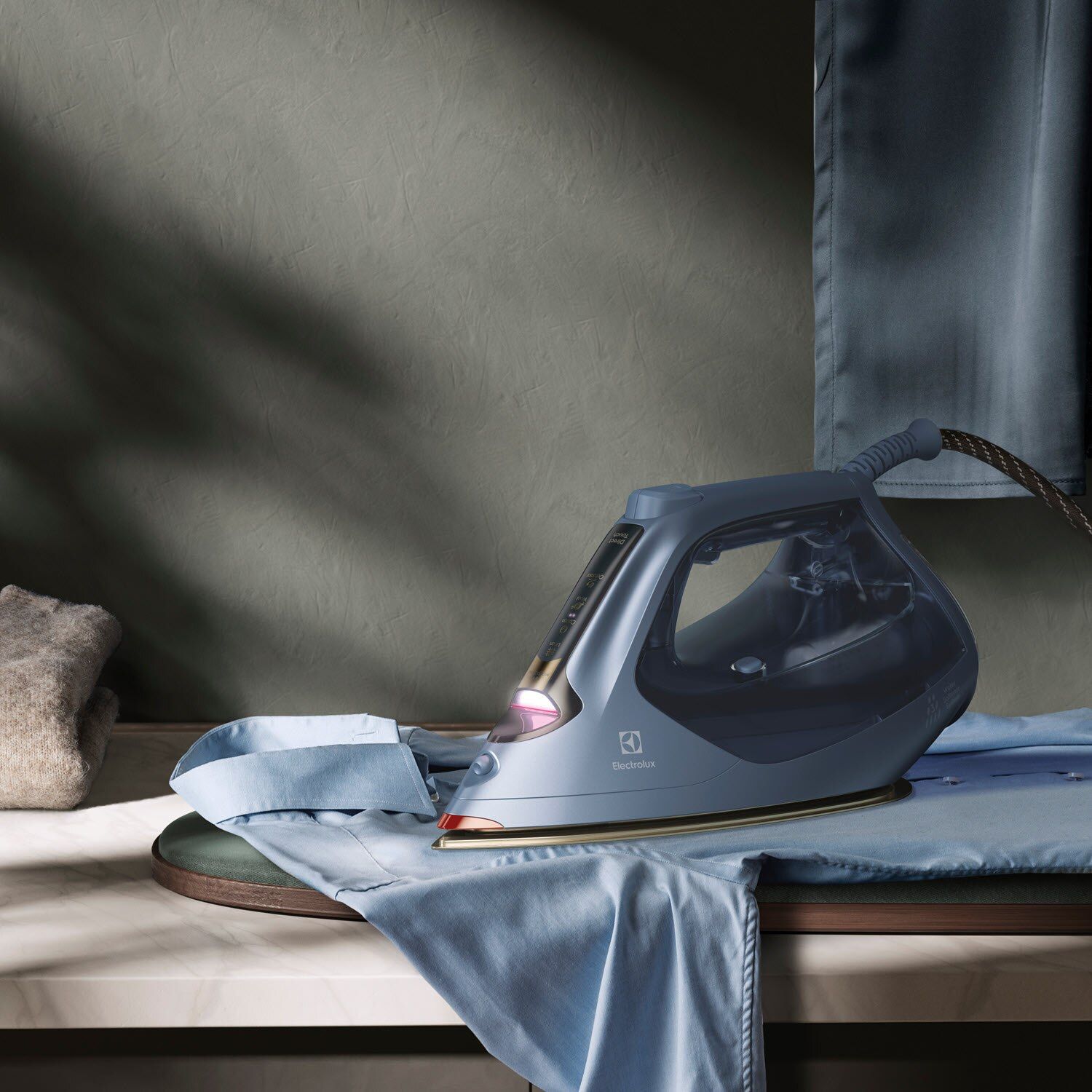 Electrolux Renew 800 Steam Iron 2500W, Metallic Blue, E8SI1-82BM