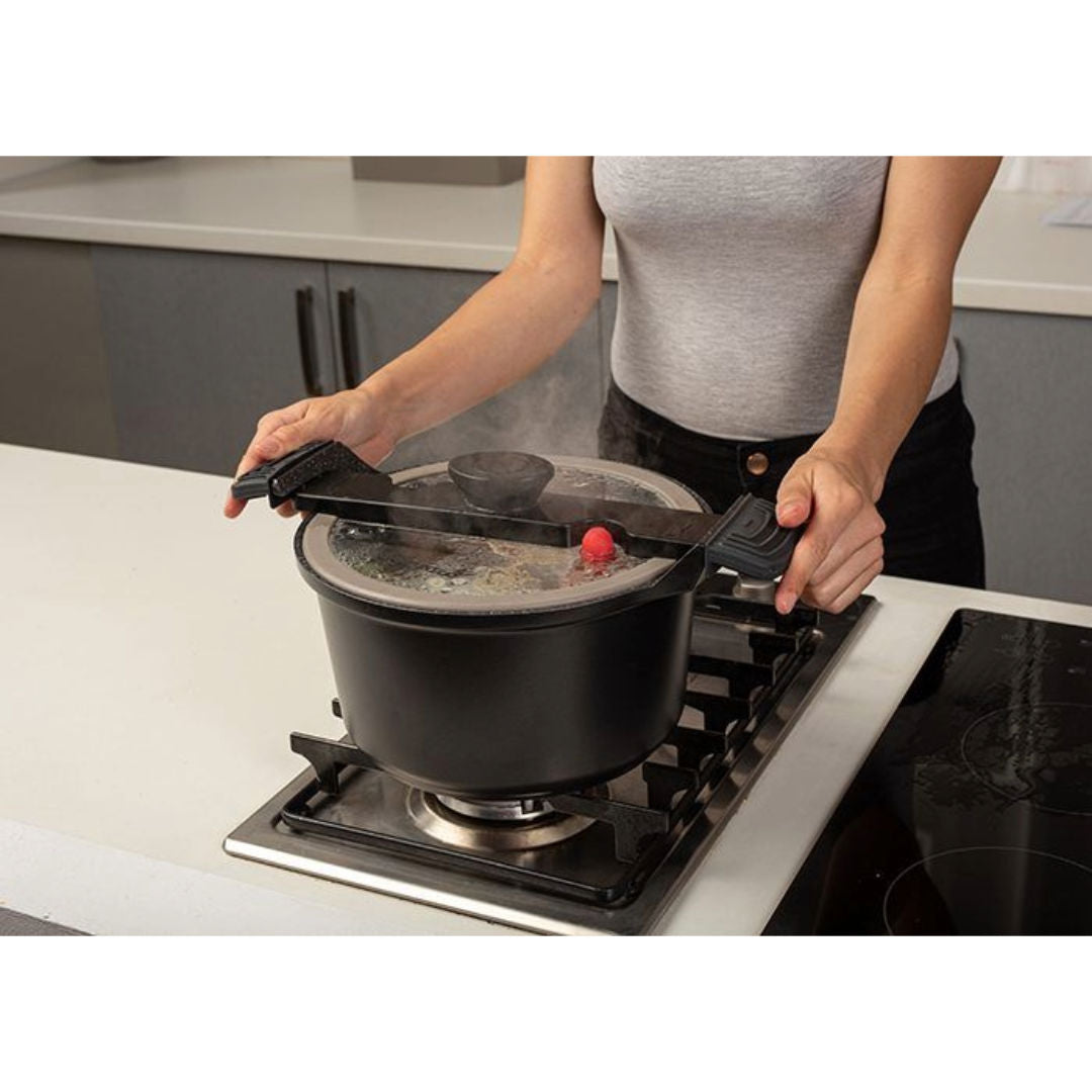 Nava Die-Cast Aluminium Low Pressure Cooker, 5 Liter