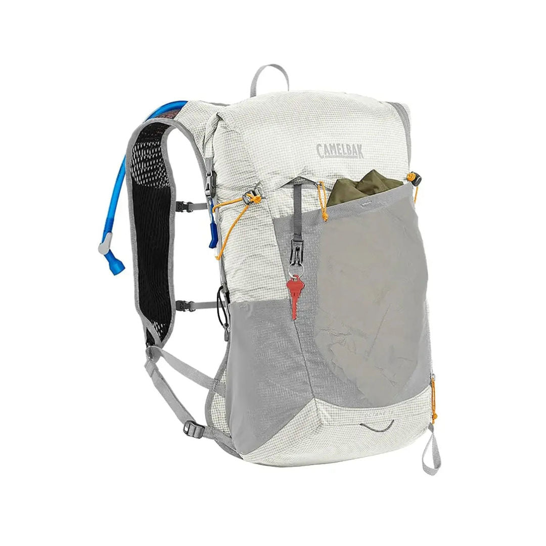 حقيبة المشي لمسافات طويلة Camelbak Octane™ 16 المزودة بخزان مياه Fusion™، باللون البخاري/المشمشي