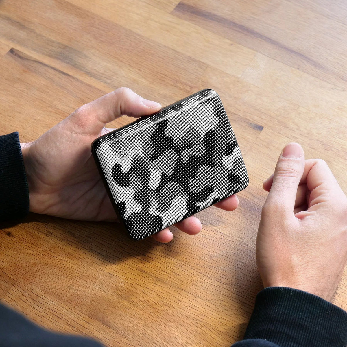 Ogon Aluminum Wallet Large Case V2, Camo