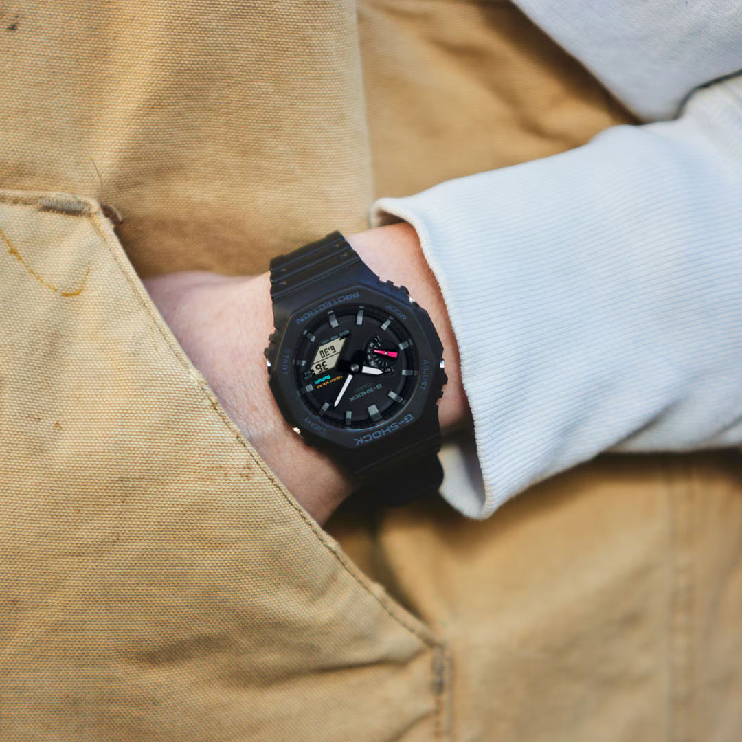 ساعة كاسيو G-SHOCK GA-B2100 ذات الشاشة التناظرية والرقمية