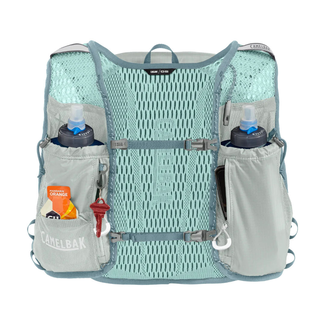 سترة الترطيب Camelbak Zephyr™ Pro المزودة بزجاجة Quick Stow™، لون رمادي فاتح/أزرق داكن، سعة 34 أونصة