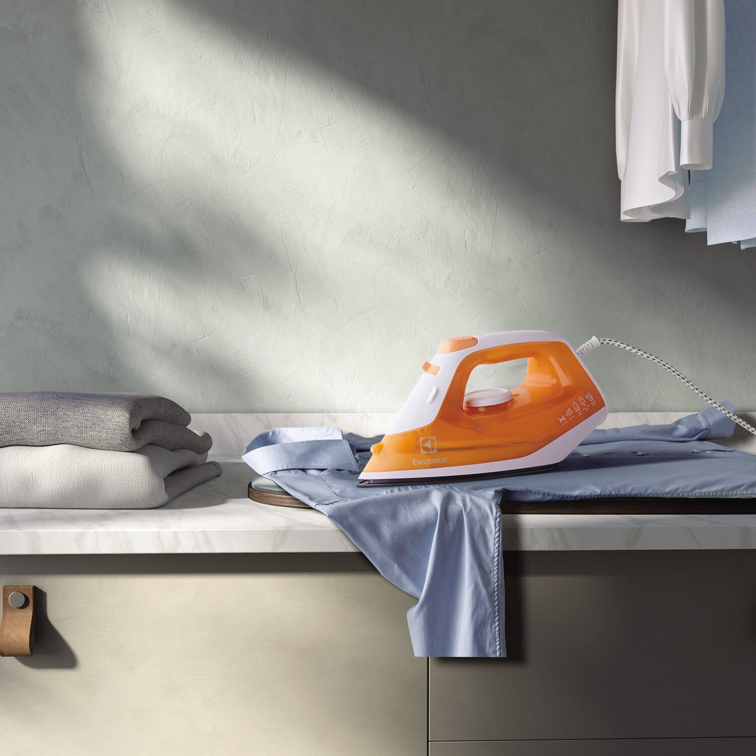 Electrolux EasyLine Steam Iron 1600W, ESI4007