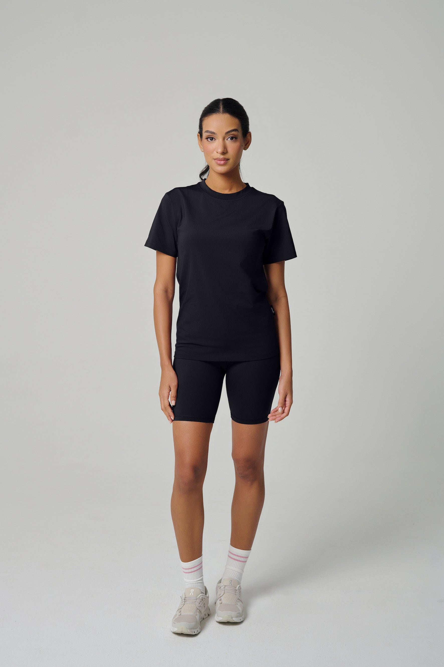 شورتات الدراجات النسائية الكلاسيكية من MULU - أسود