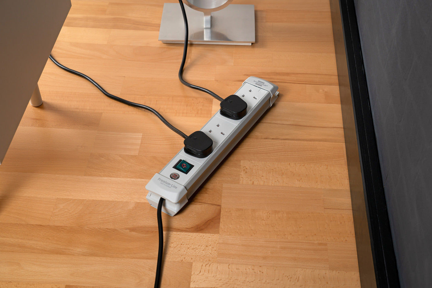 Brennenstuhl 1955543100 مقبس تمديد رباعي الاتجاهات من سلسلة Premium Line بطول 1.8 متر، رمادي