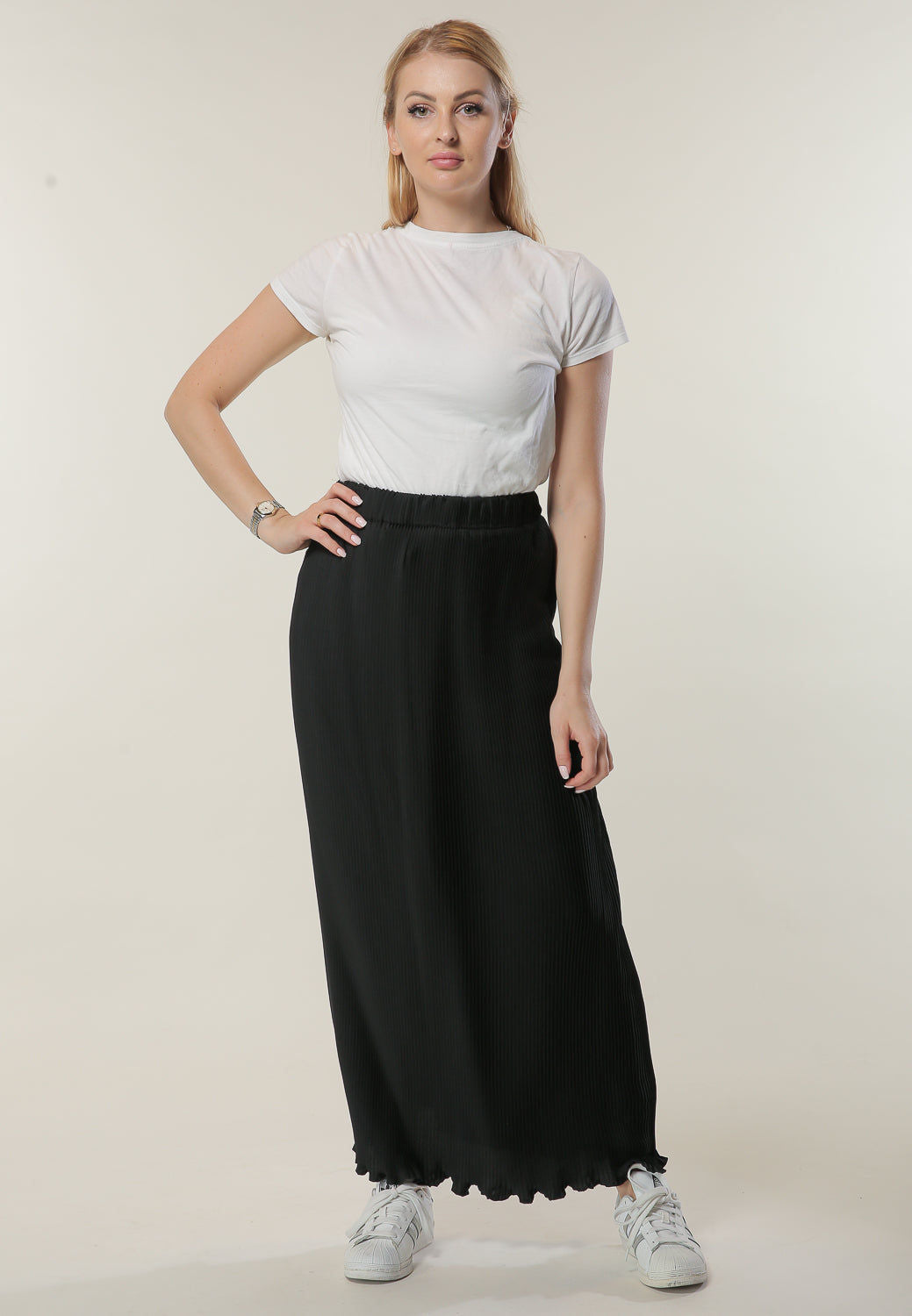 MOiSTREET Black Pleated Skirt