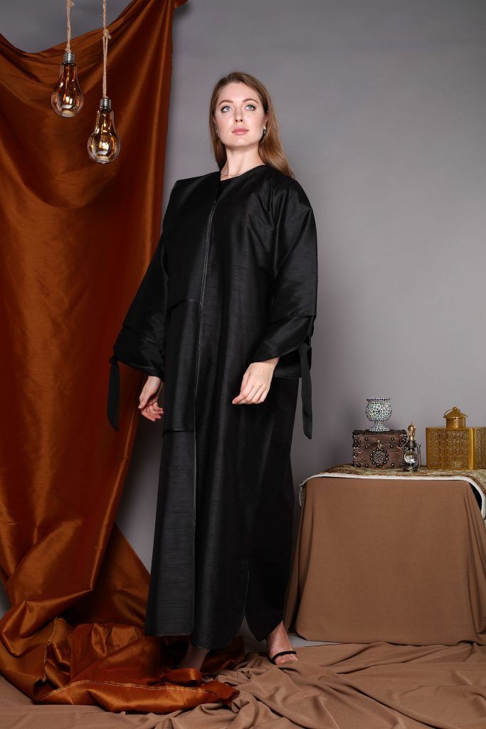 MOiSTREET Piping Layered Abaya