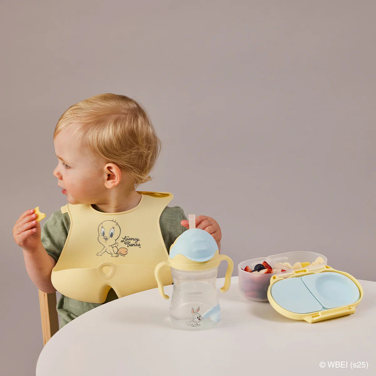 b.box Silicone Bib - Looney Tunes (Tweety)