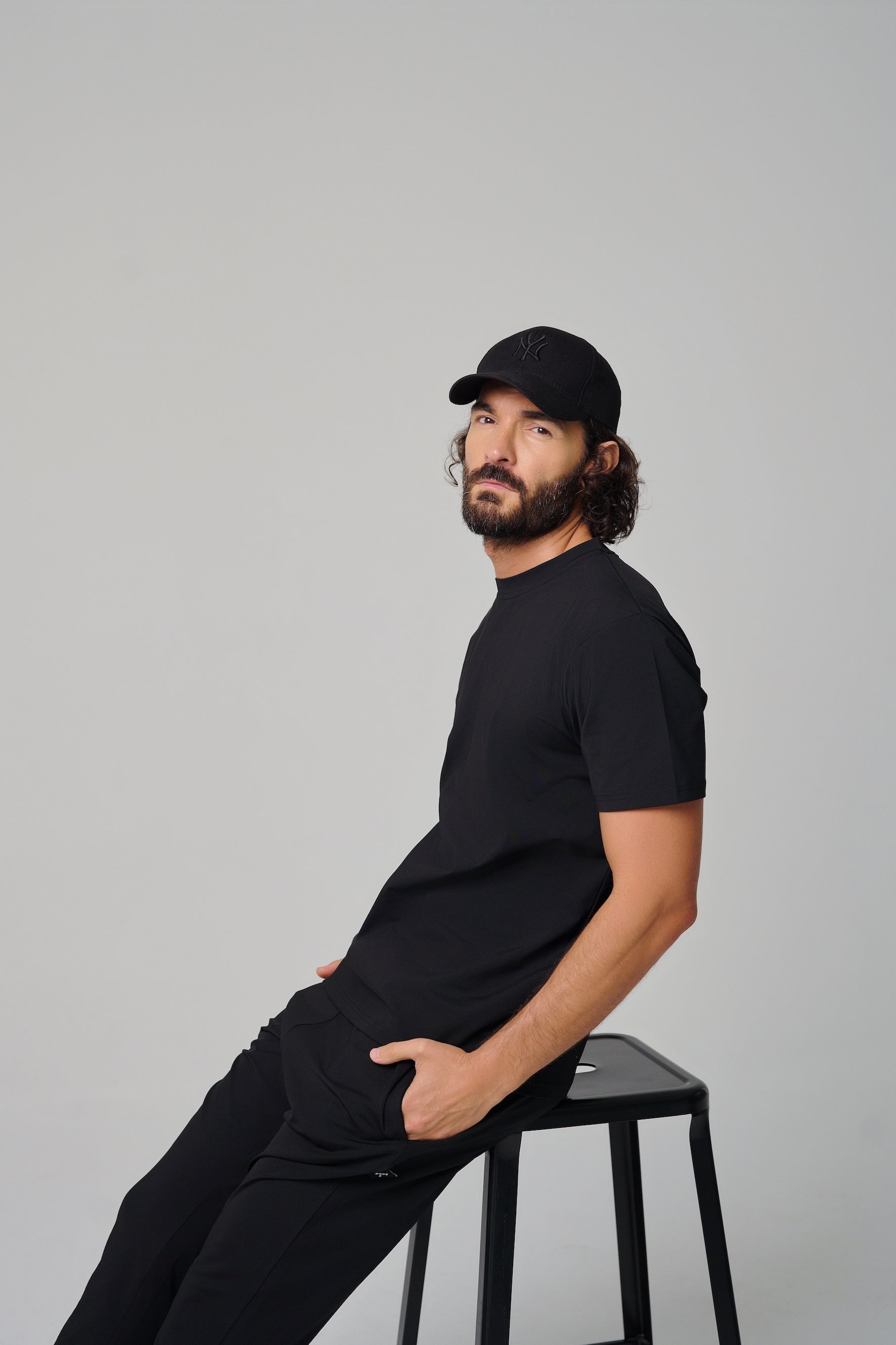 تي شيرت رجالي كلاسيكي من MULU - أسود