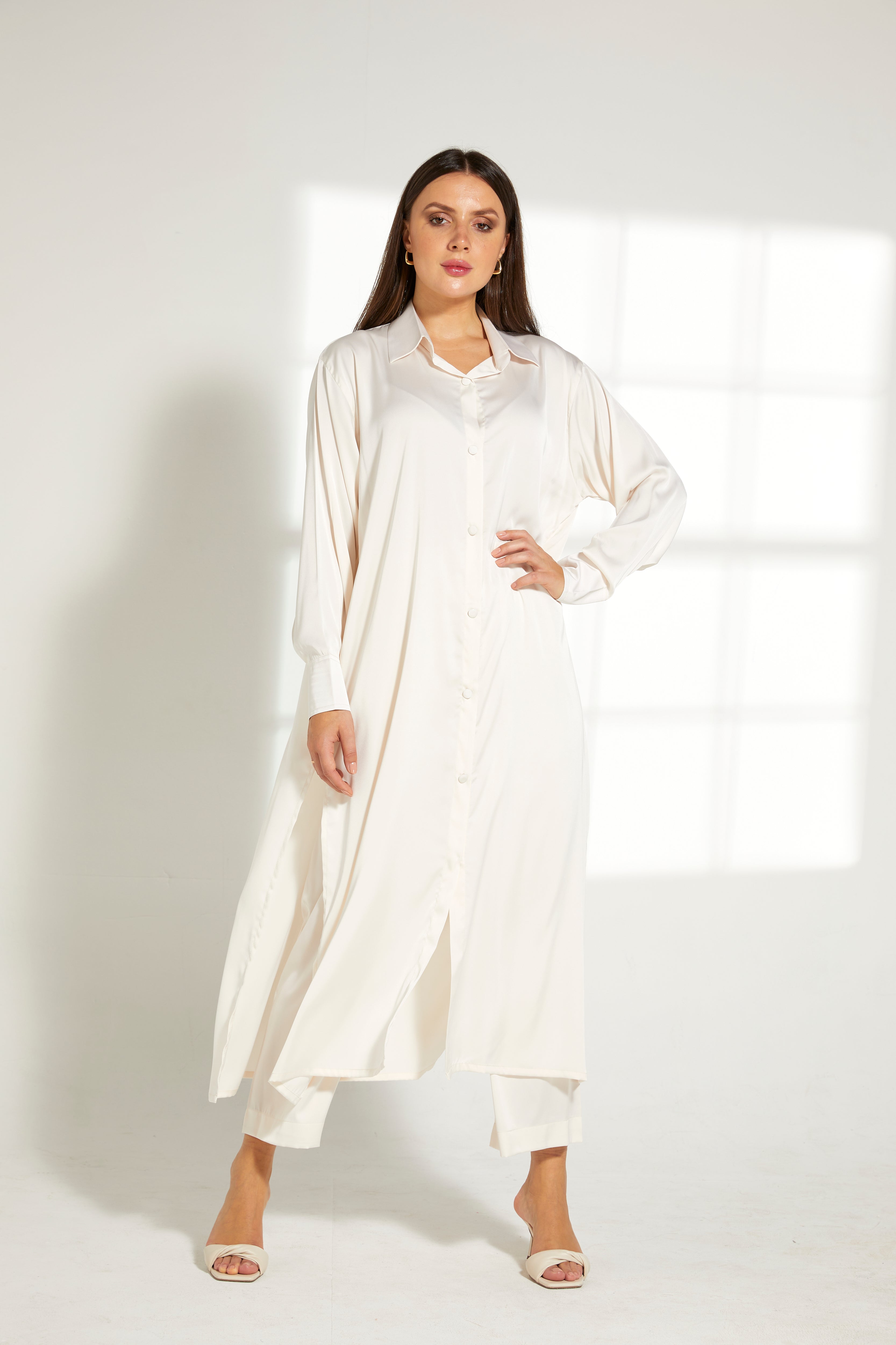 MOiSTREET Off White Silk Fabric Top and Pants Set