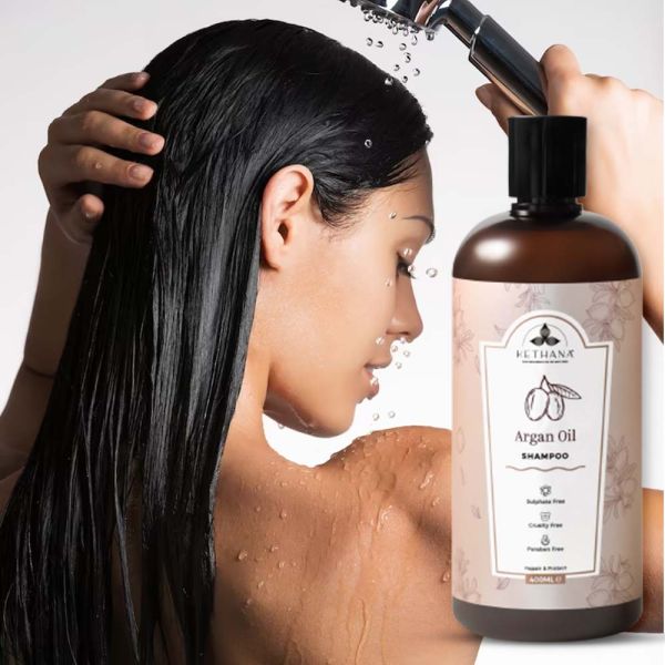 شامبو زيت الأرغان من كيثانا | لمعان وحماية | خالٍ من الكبريتات والبارابين | مضادات الأكسدة | فيتامينات A و D و E | الحجم الصافي 400 مل | لجميع أنواع الشعر