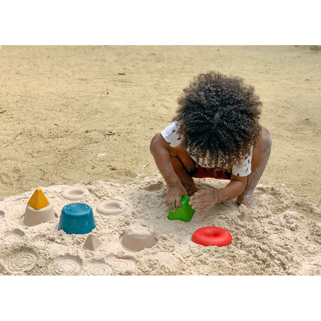 PlanToys: اللعب الإبداعي بالرمل — قوالب رمل خشبية