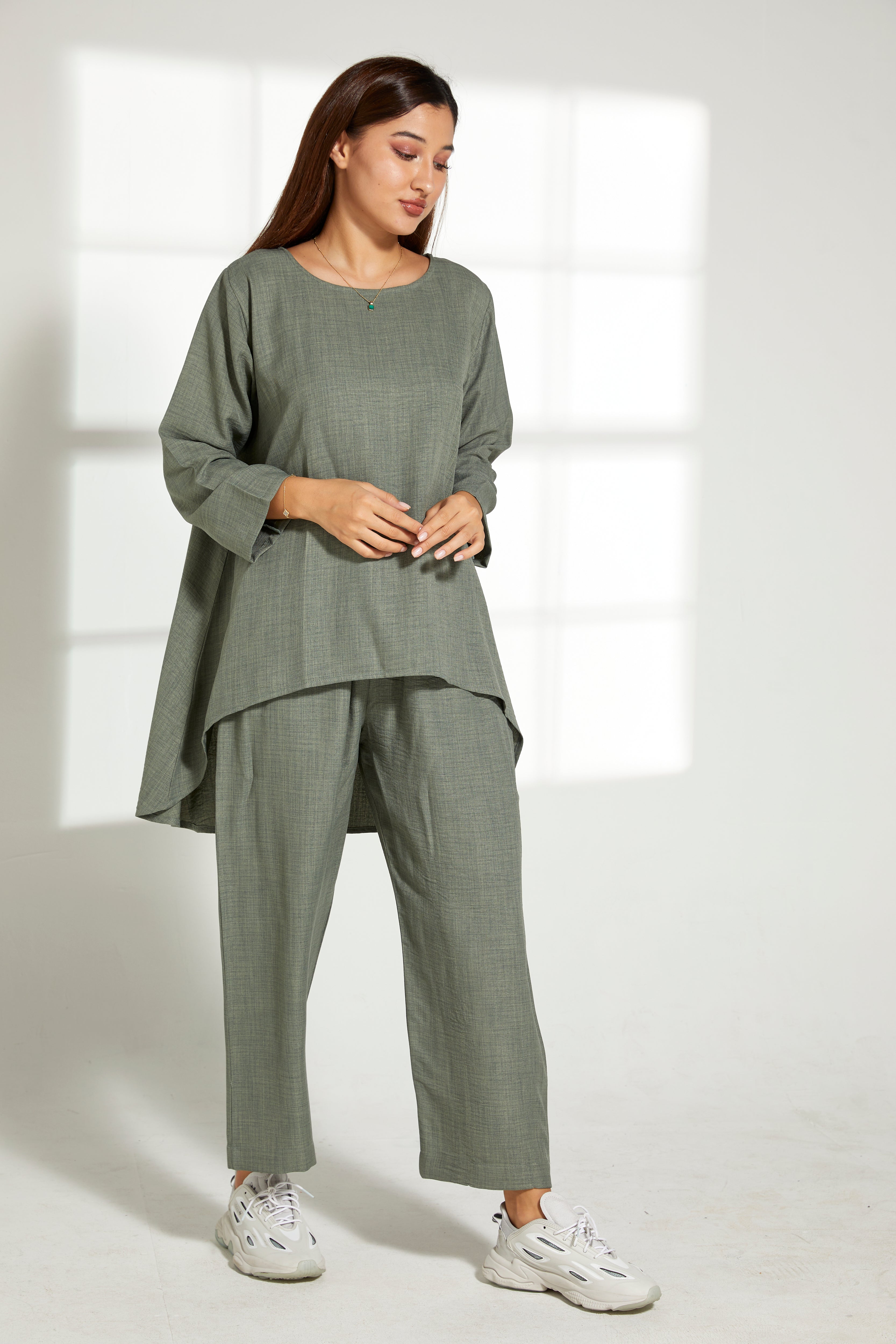 MOiSTREET Green CEY Mélange Fabric Top And Pants Set