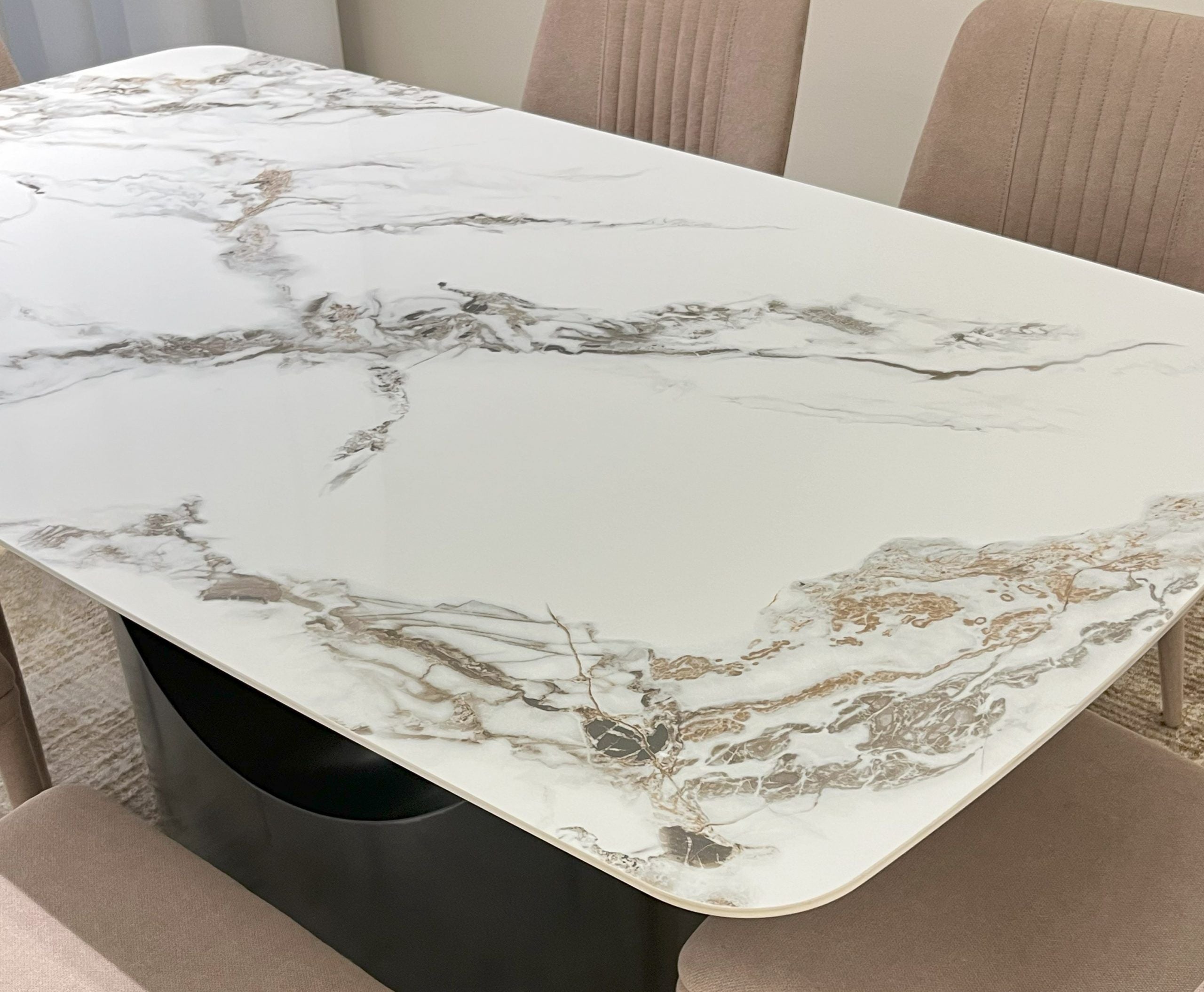 Danya Dining Room Set
