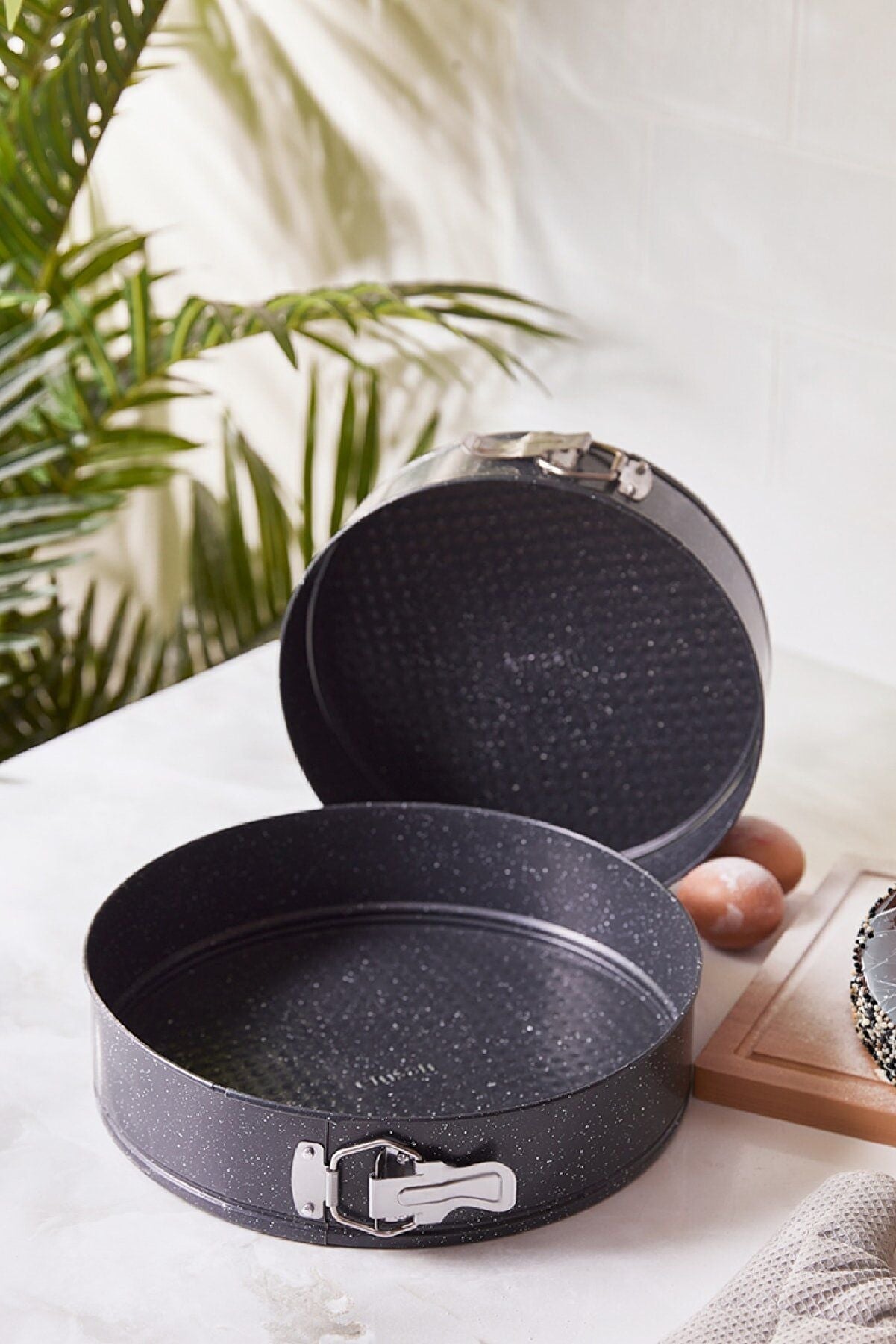 Clamped Cake Mold Set of 2 Cake Tins, Round Cake Tins For Baking, Nonstick
