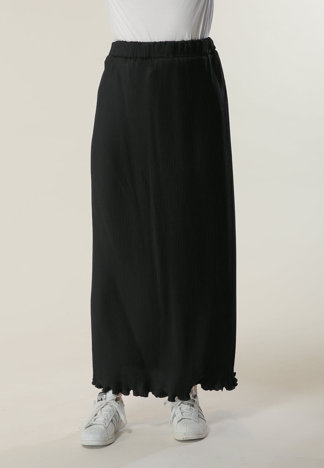 MOiSTREET Black Pleated Skirt