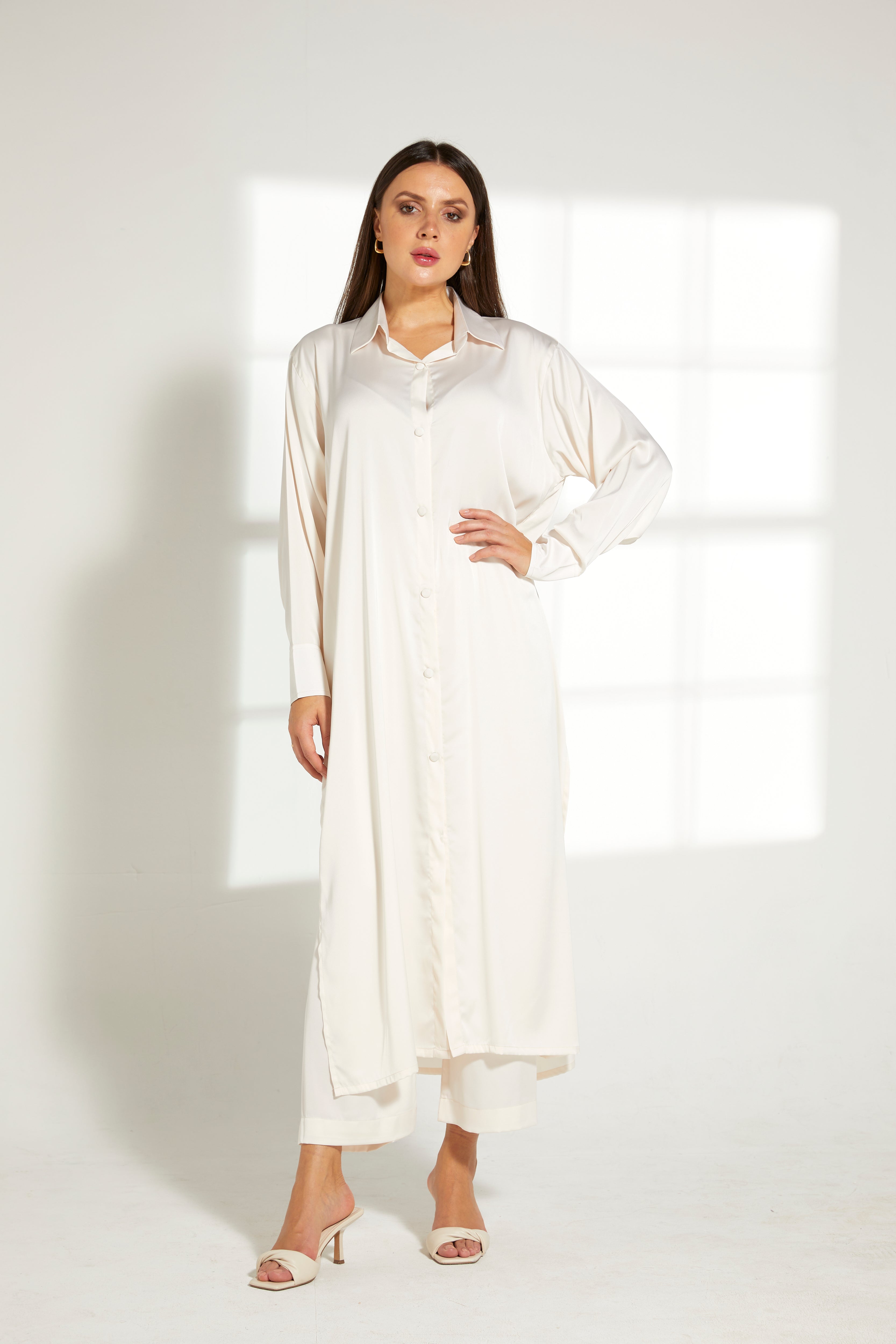 MOiSTREET Off White Silk Fabric Top and Pants Set