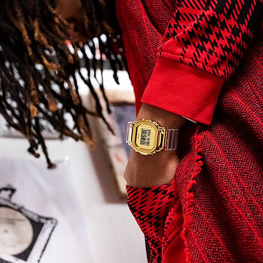 ساعة كاسيو G-SHOCK الرقمية المطلية بالمعدن، سلسلة GM-5600