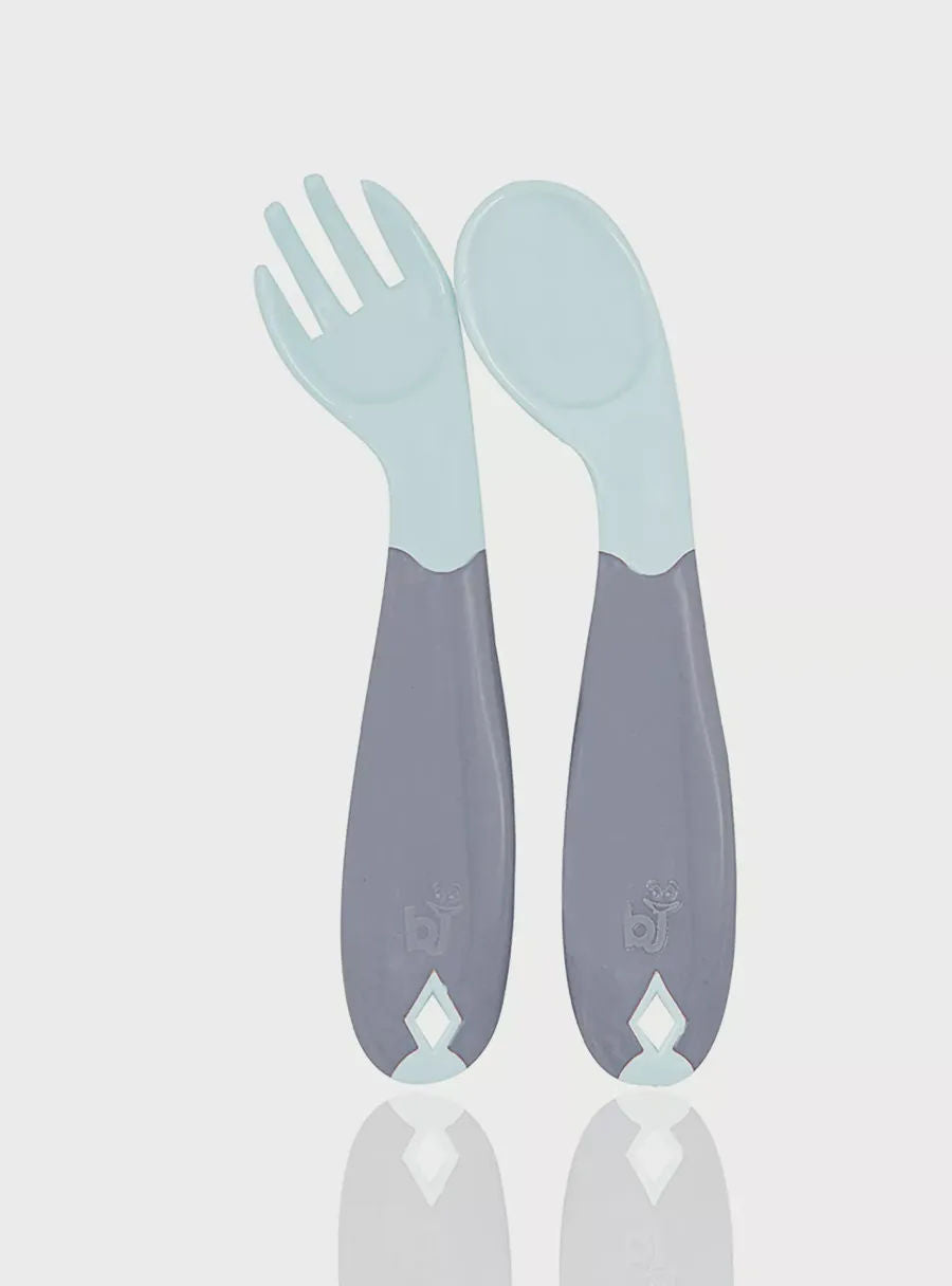 مجموعة شوكة وملعقة بلاستيكية بزاوية من Babyjem، من عمر 6 أشهر فما فوق، باللون الأزرق