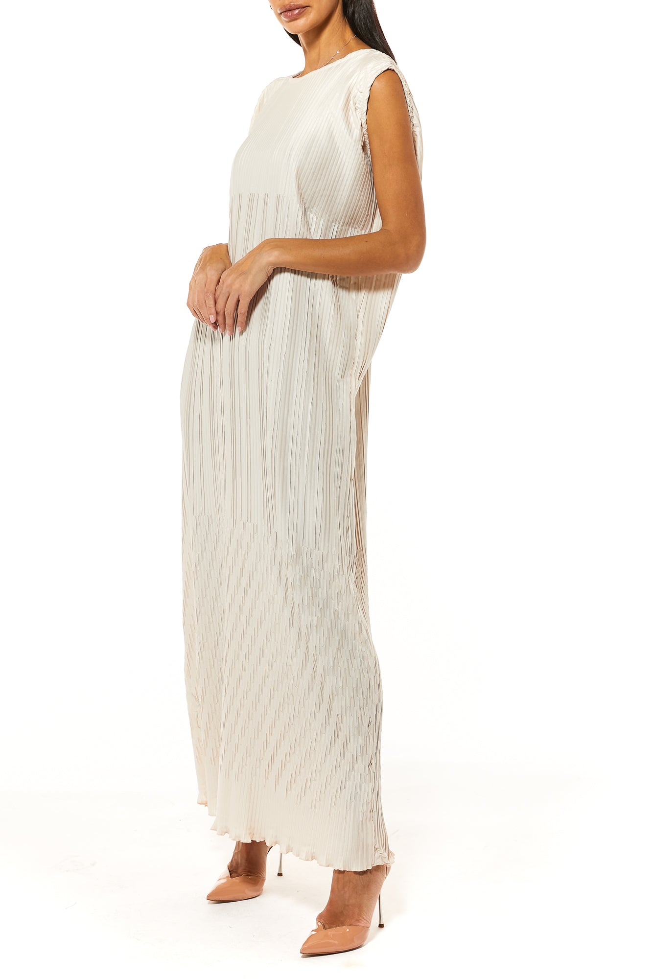 MOiSTREET Cream Pleated Under Dress