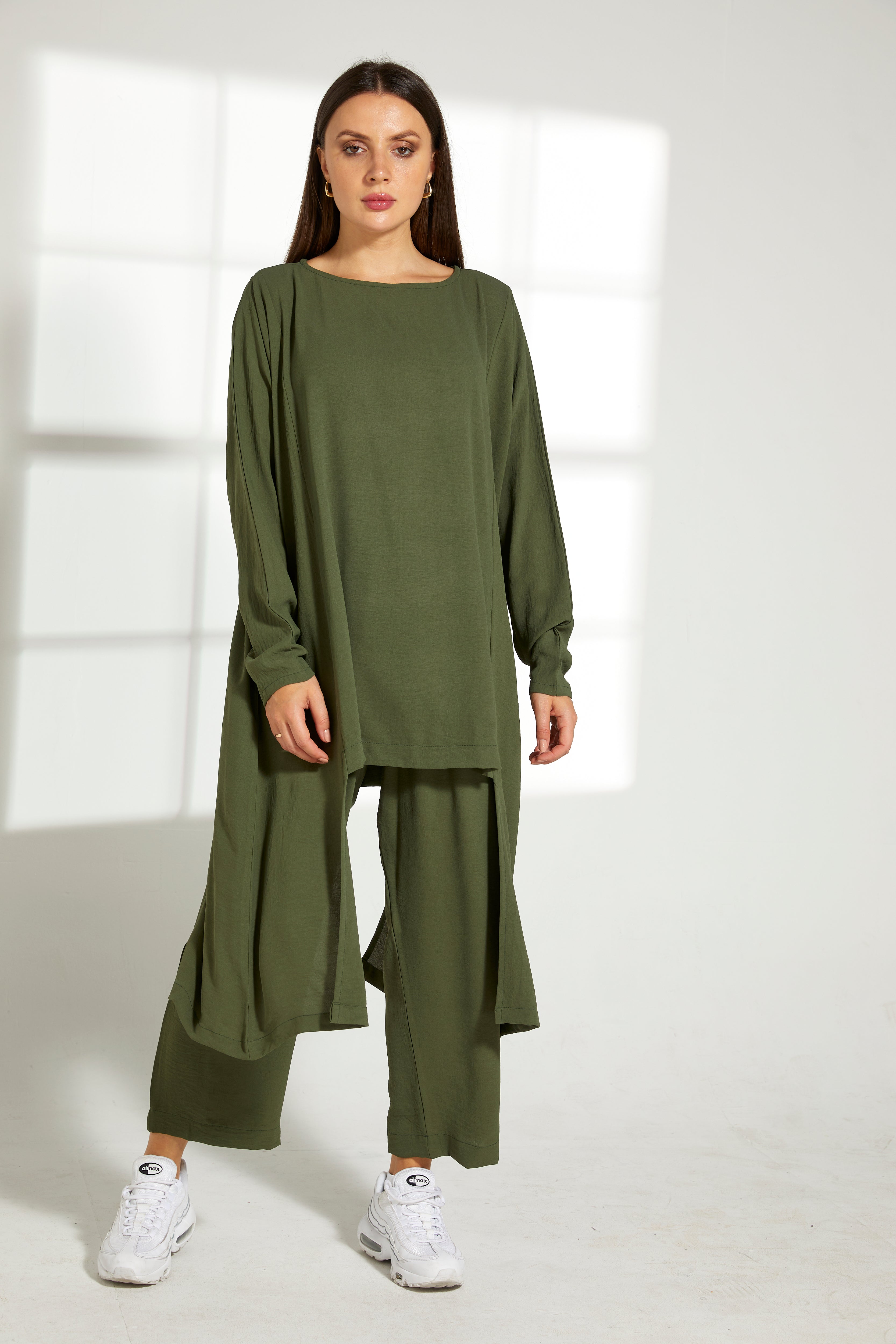 MOiSTREET Green CEY Fabric Top And Pants Set