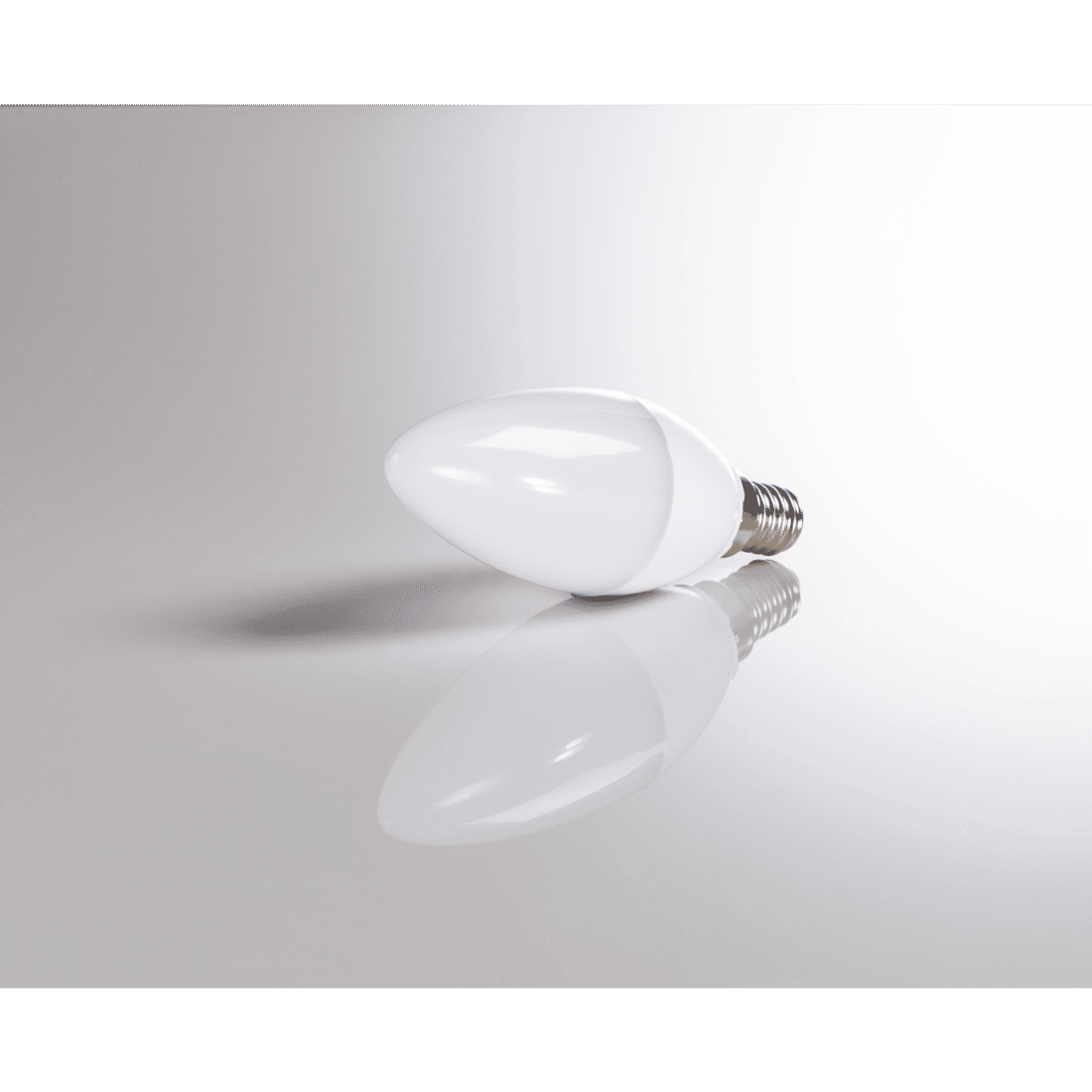 XAVAX 112504LED Bulb, E14, 520lm replaces 40W Candle Bulb, daylight