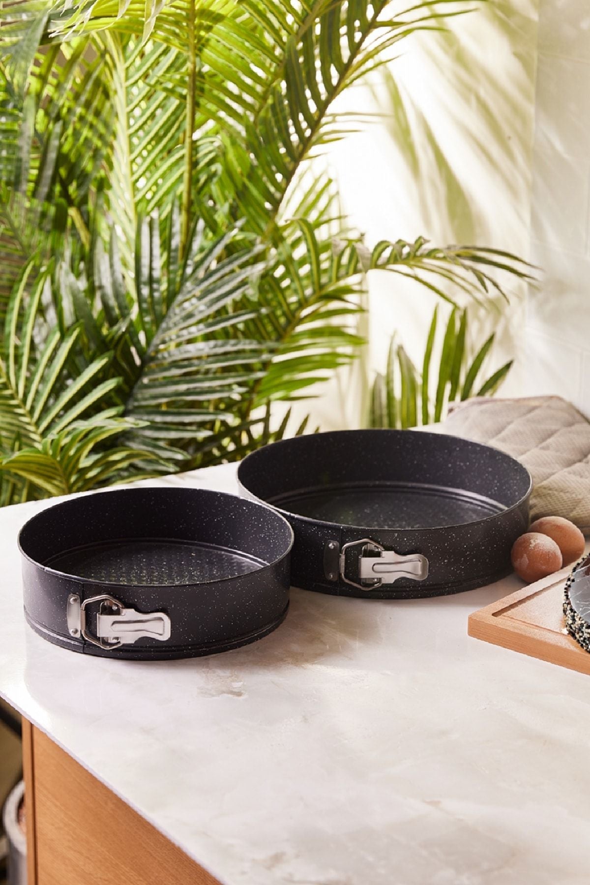 Clamped Cake Mold Set of 2 Cake Tins, Round Cake Tins For Baking, Nonstick
