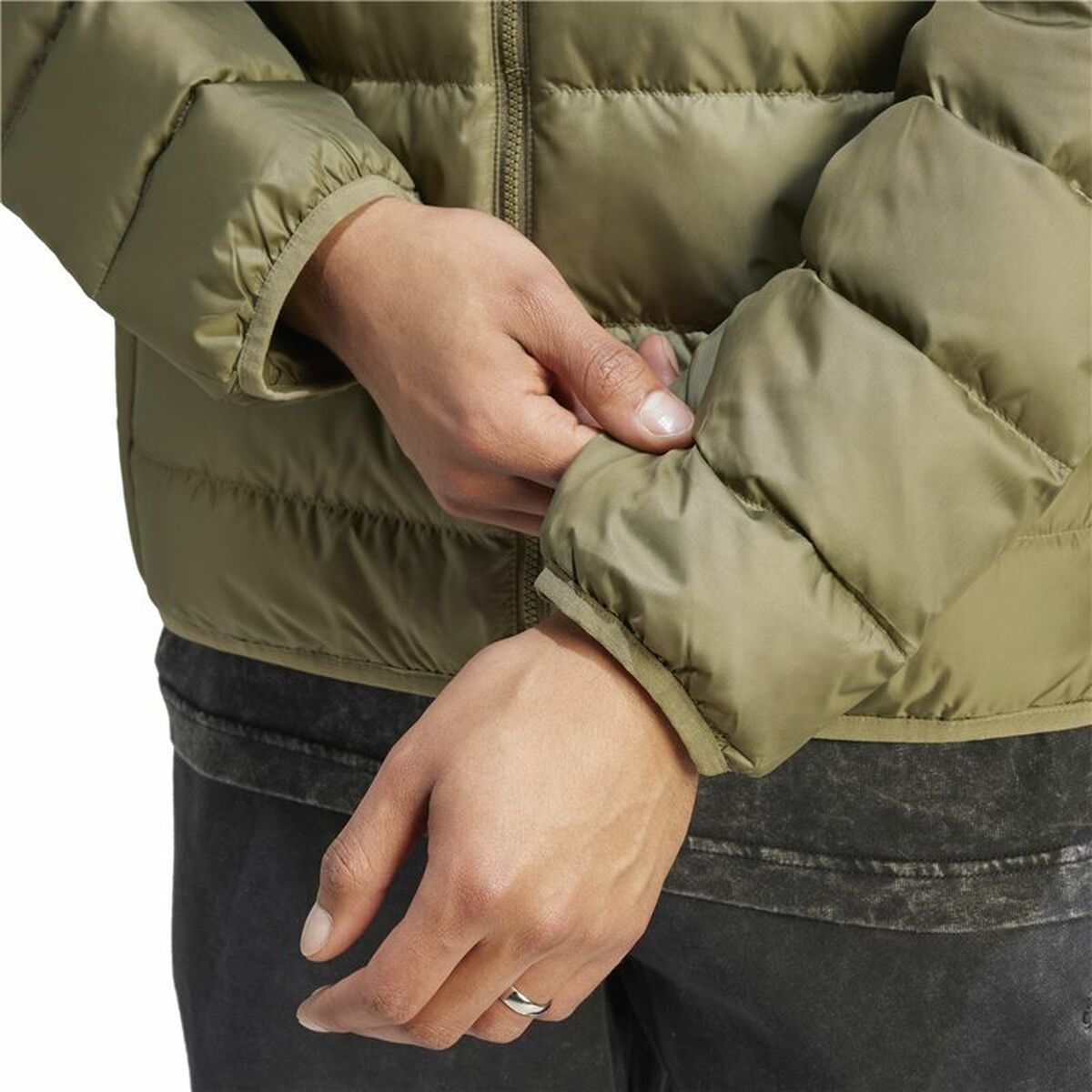 سترة رياضية رجالية من Adidas Essentials Lite Down باللون الأخضر