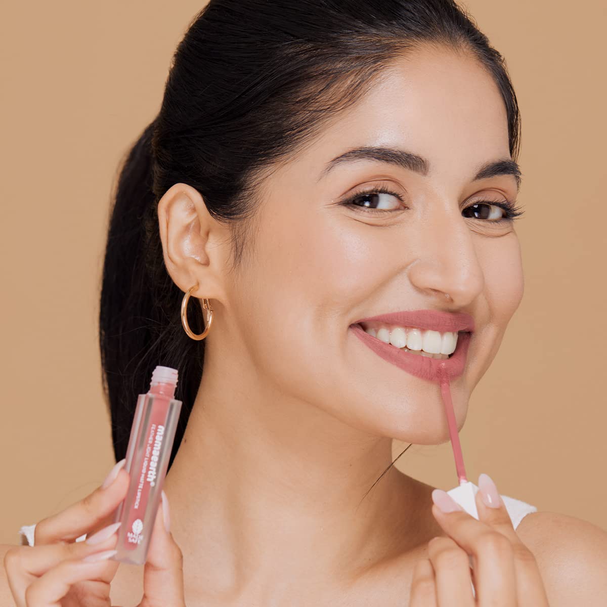 أحمر شفاه سائل مطفي خفيف الوزن من Mamaearth مع جوز الهند وفيتامين E يدوم لمدة 16 ساعة (خفيف الوزن ولا يسبب جفاف الشفاه) - 04 Nude Rose - 3.5 مل