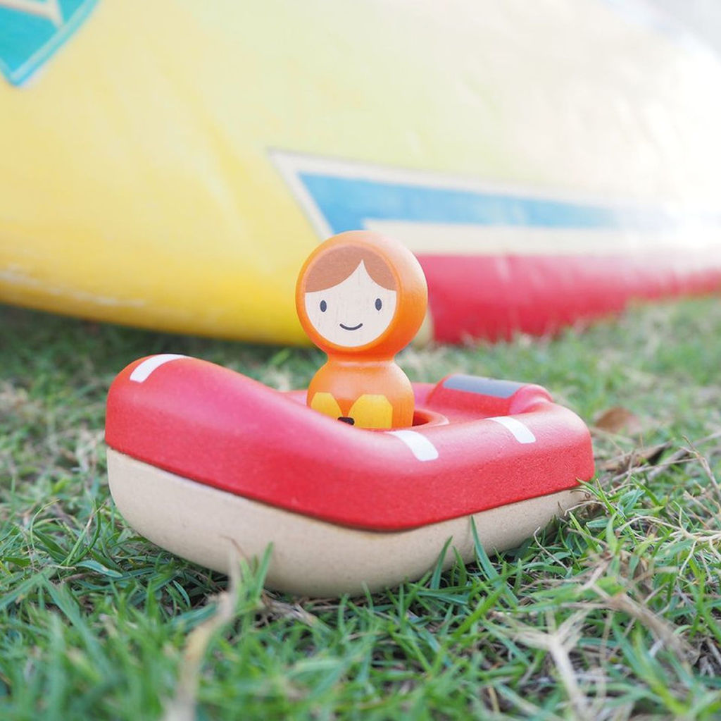 قارب خفر السواحل من PlanToys — قارب لعبة خشبي