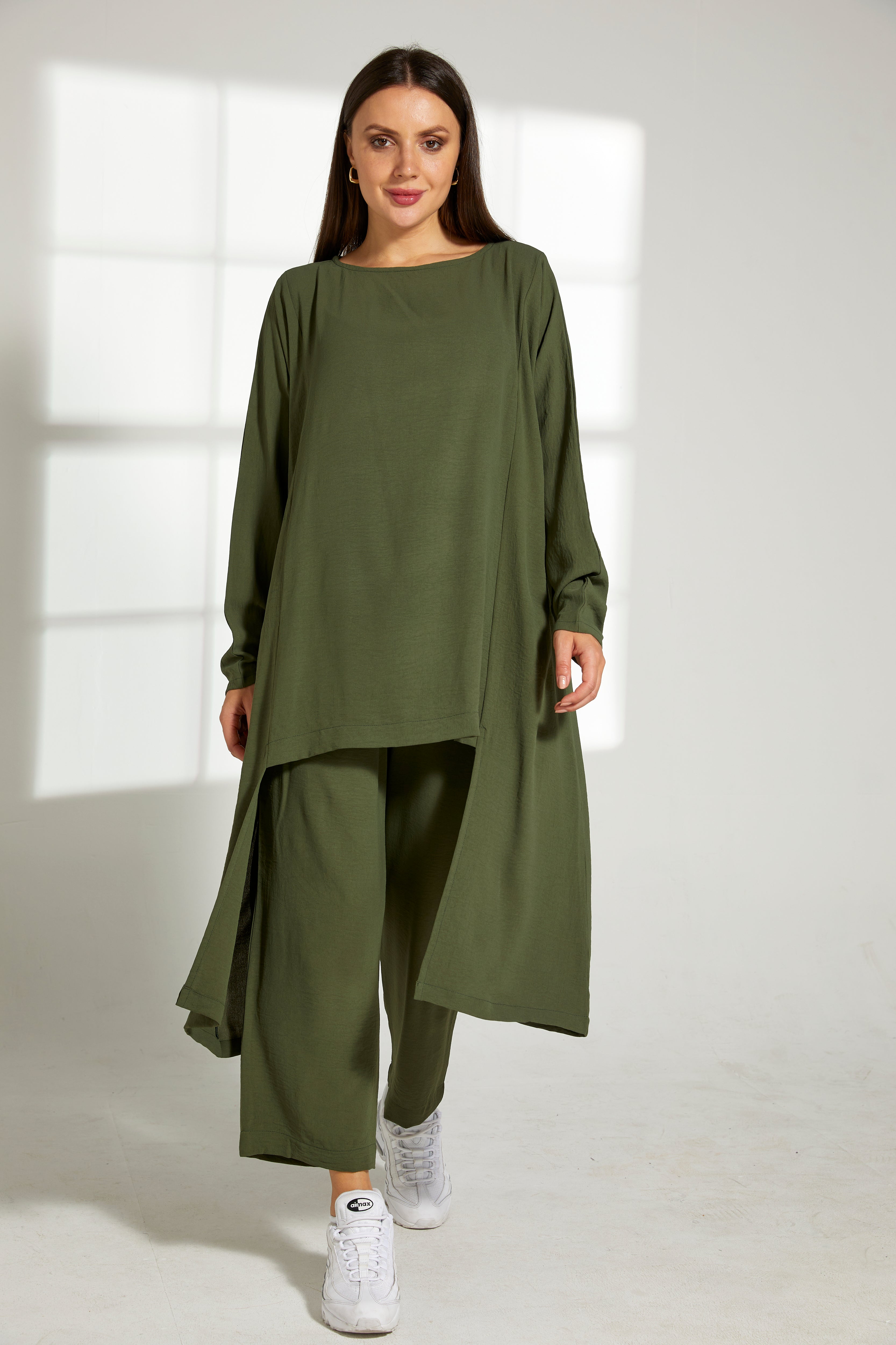 MOiSTREET Green CEY Fabric Top And Pants Set