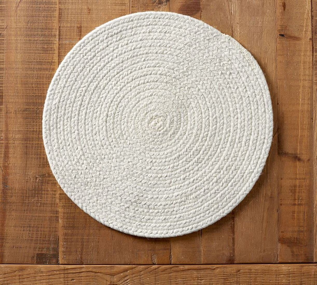 AIESY® 4 pcs Beautiful Heat Resistant Placemats for Party