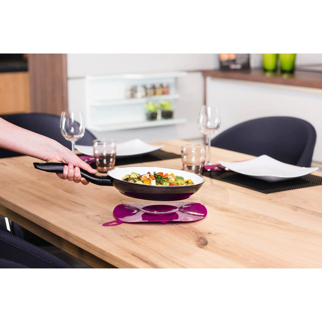 XAVAX 111557 POT COASTER made of silicone, round, 24 cm, blackberry