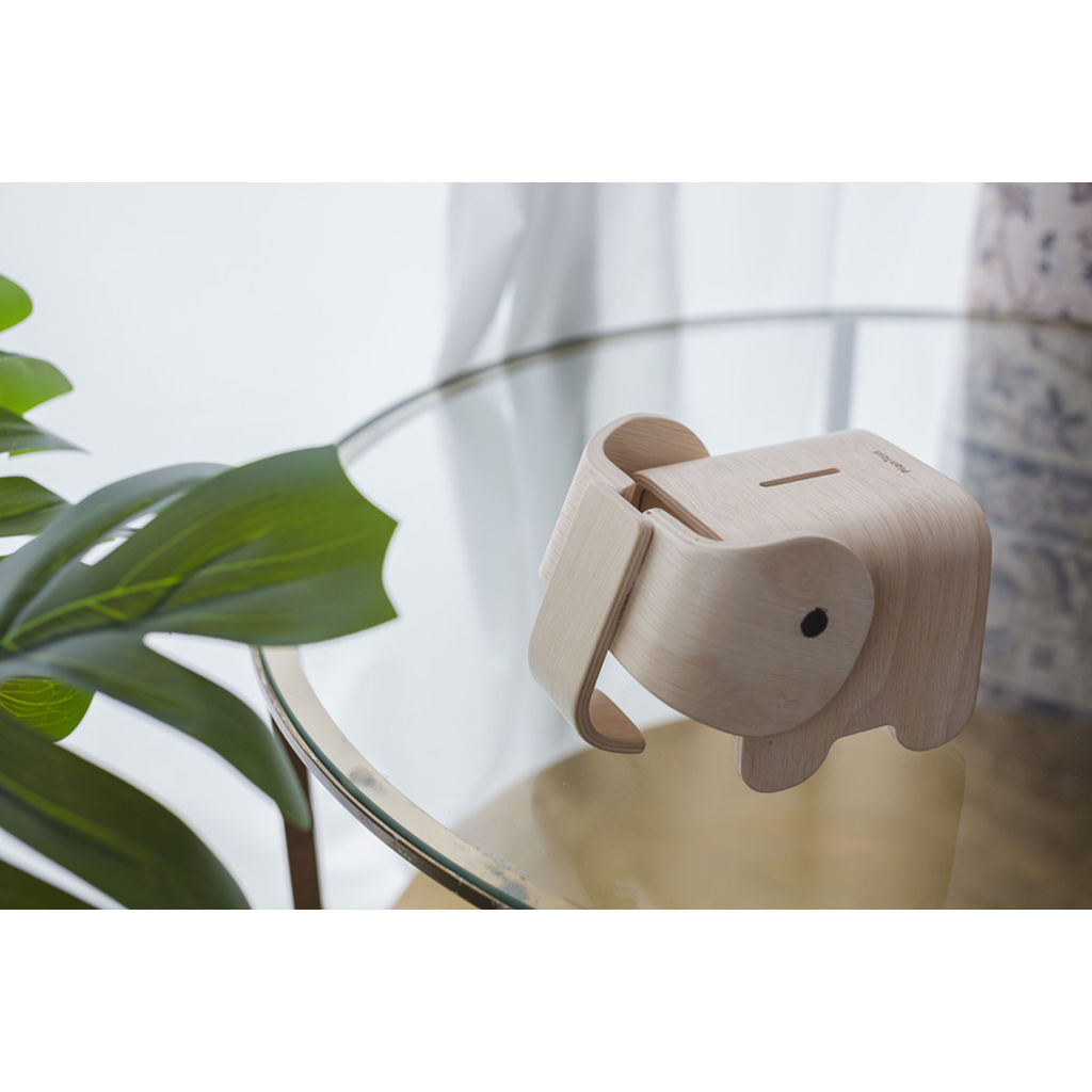 حافظة الفيل من PlanToys — حافظة نقود خشبية على شكل خنزير صغير