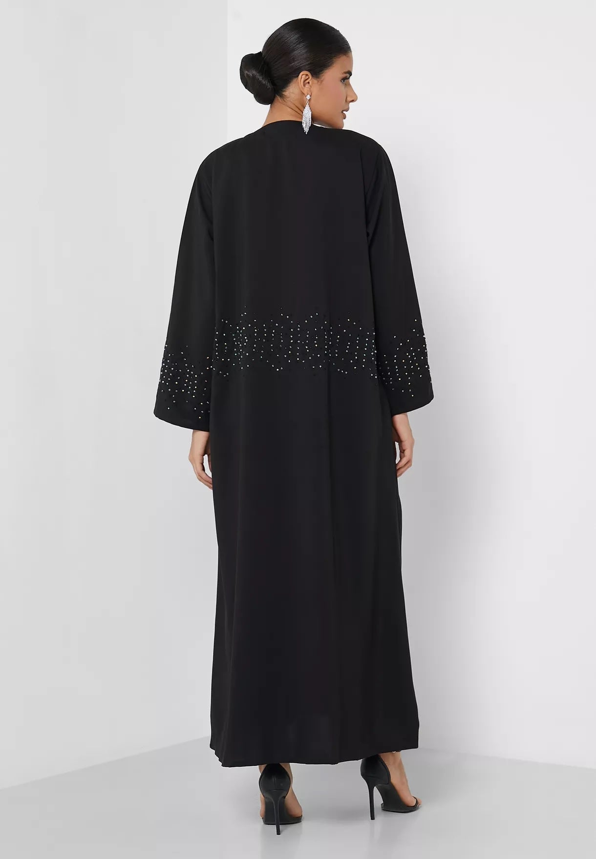 MOiSTREET Classic Crepe Embroidered Abaya