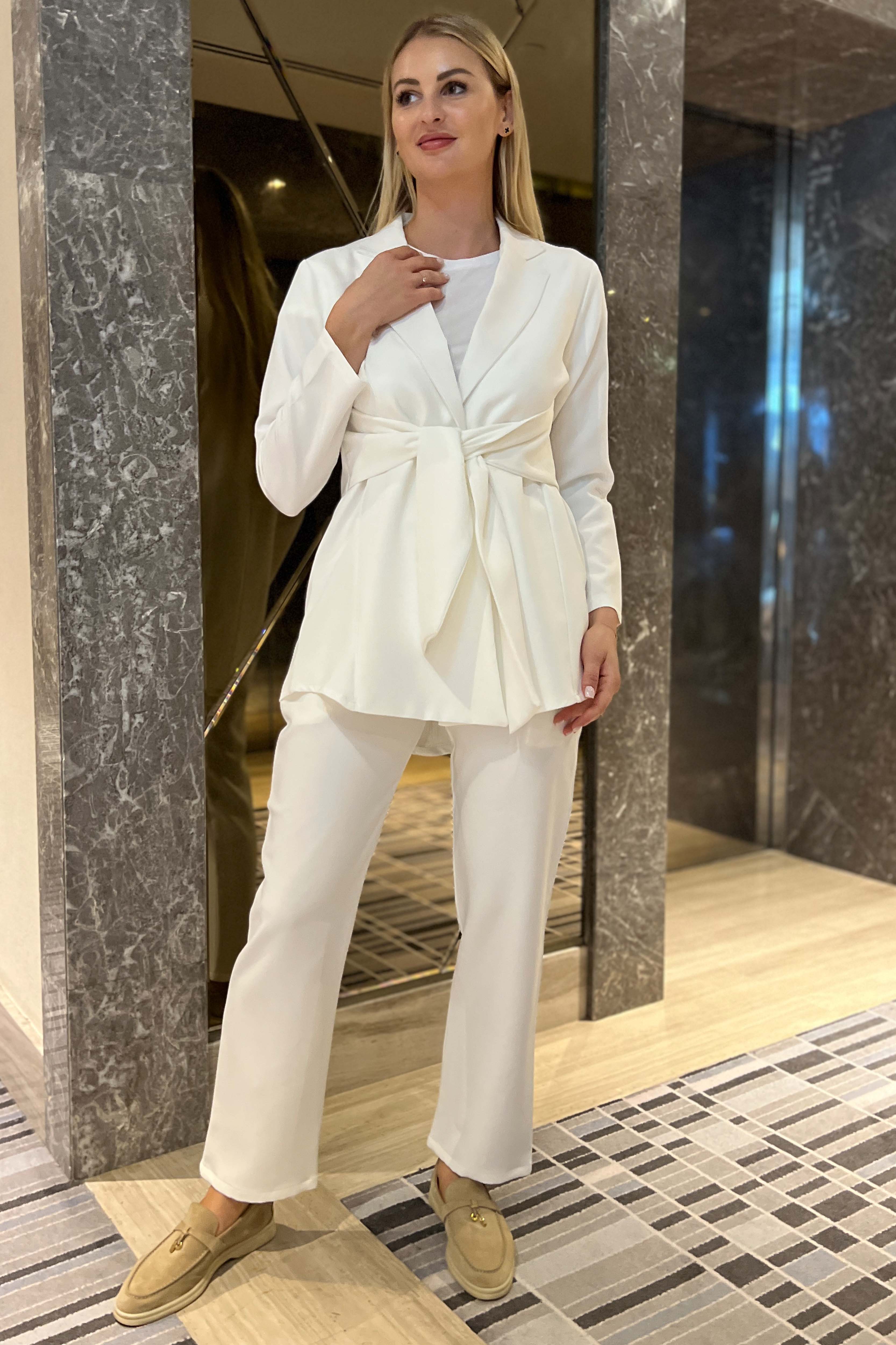 MOiSTREET Off White  Barbie Crepe Fabric Blazer and Pants Set