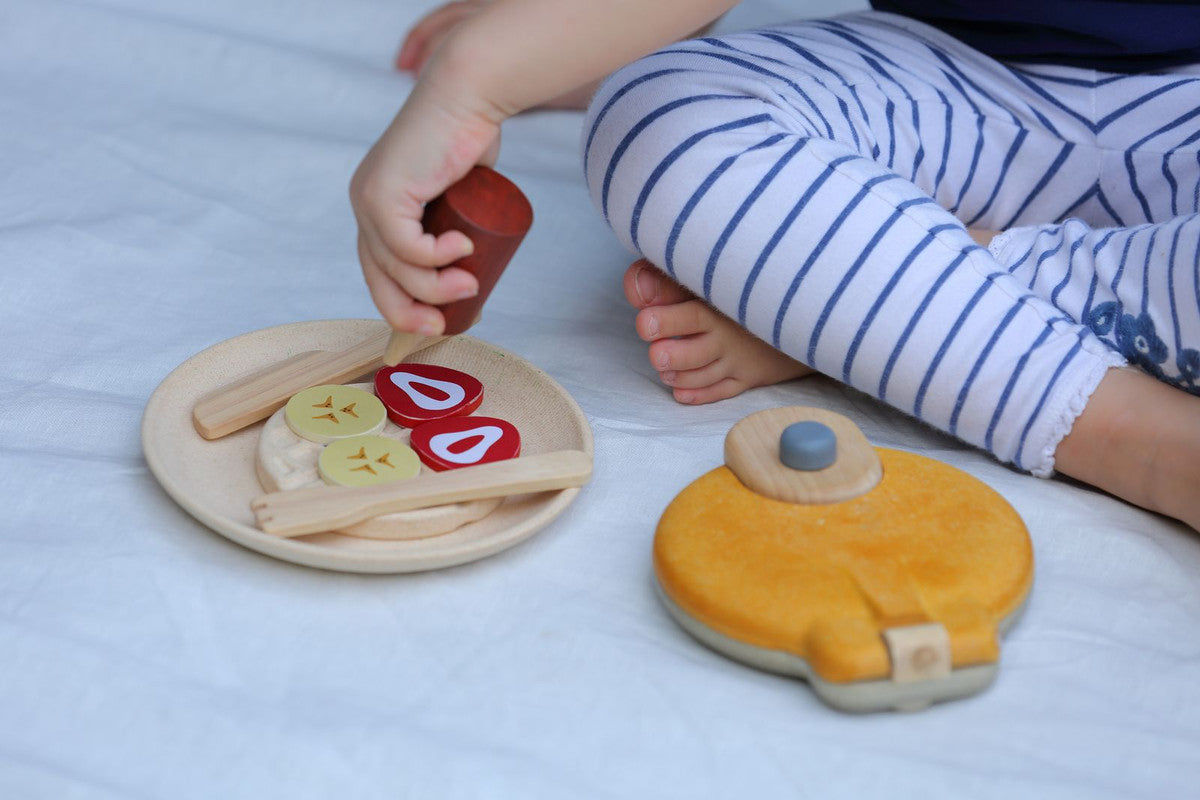 مجموعة «وافل» من PlanToys — مجموعة أطعمة خشبية للعب التخيلي