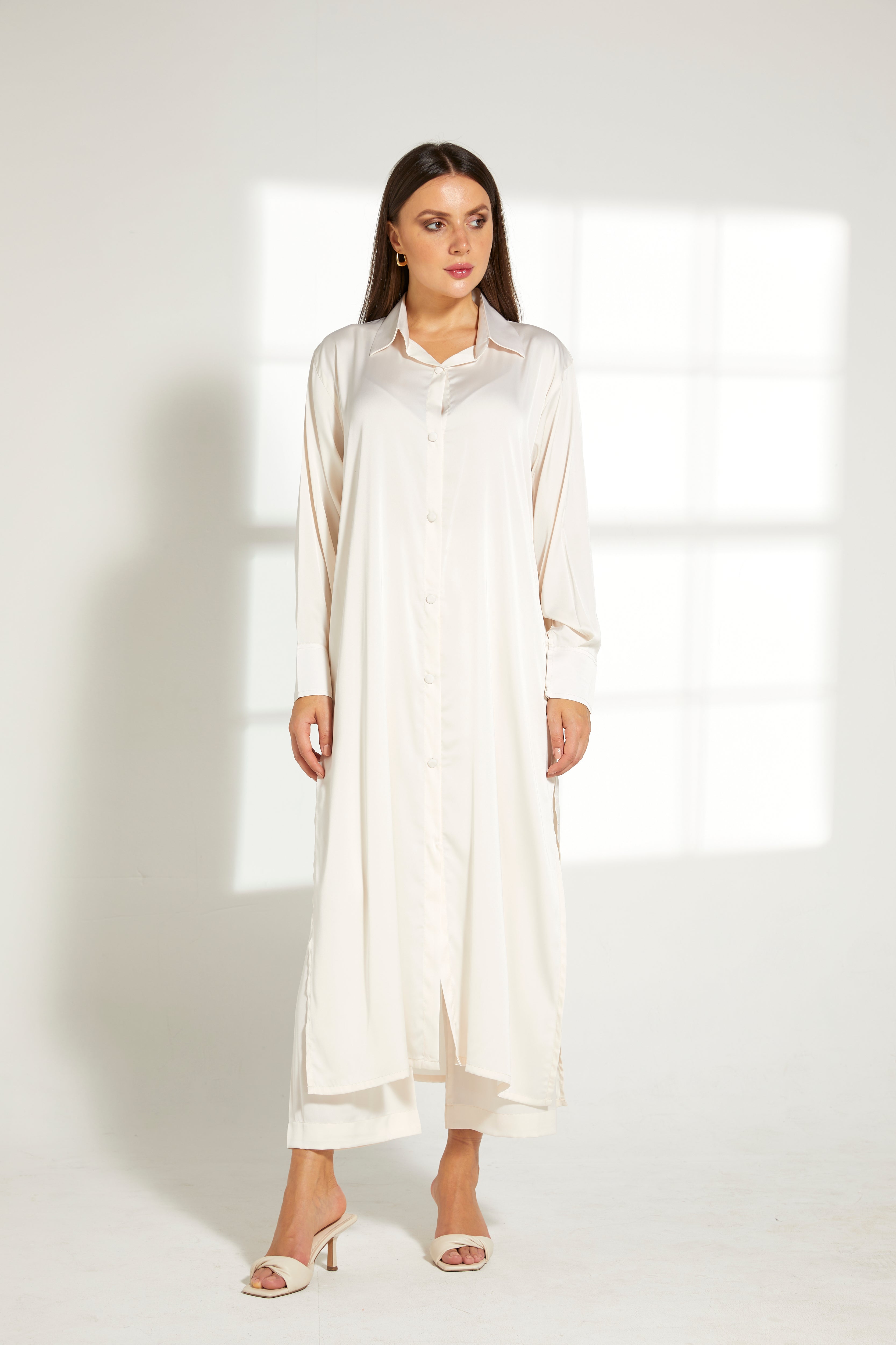 MOiSTREET Off White Silk Fabric Top and Pants Set