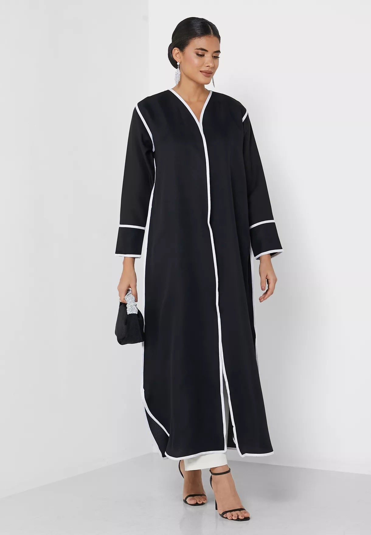 MOiSTREET Stripe Detail Black Abaya