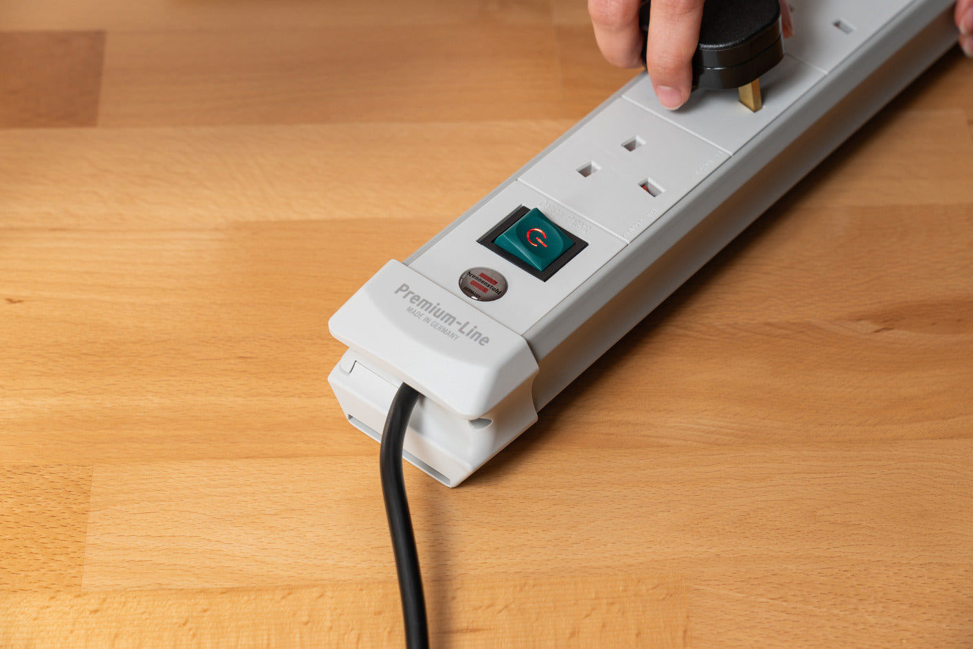 Brennenstuhl 1955543100 مقبس تمديد رباعي الاتجاهات من سلسلة Premium Line بطول 1.8 متر، رمادي