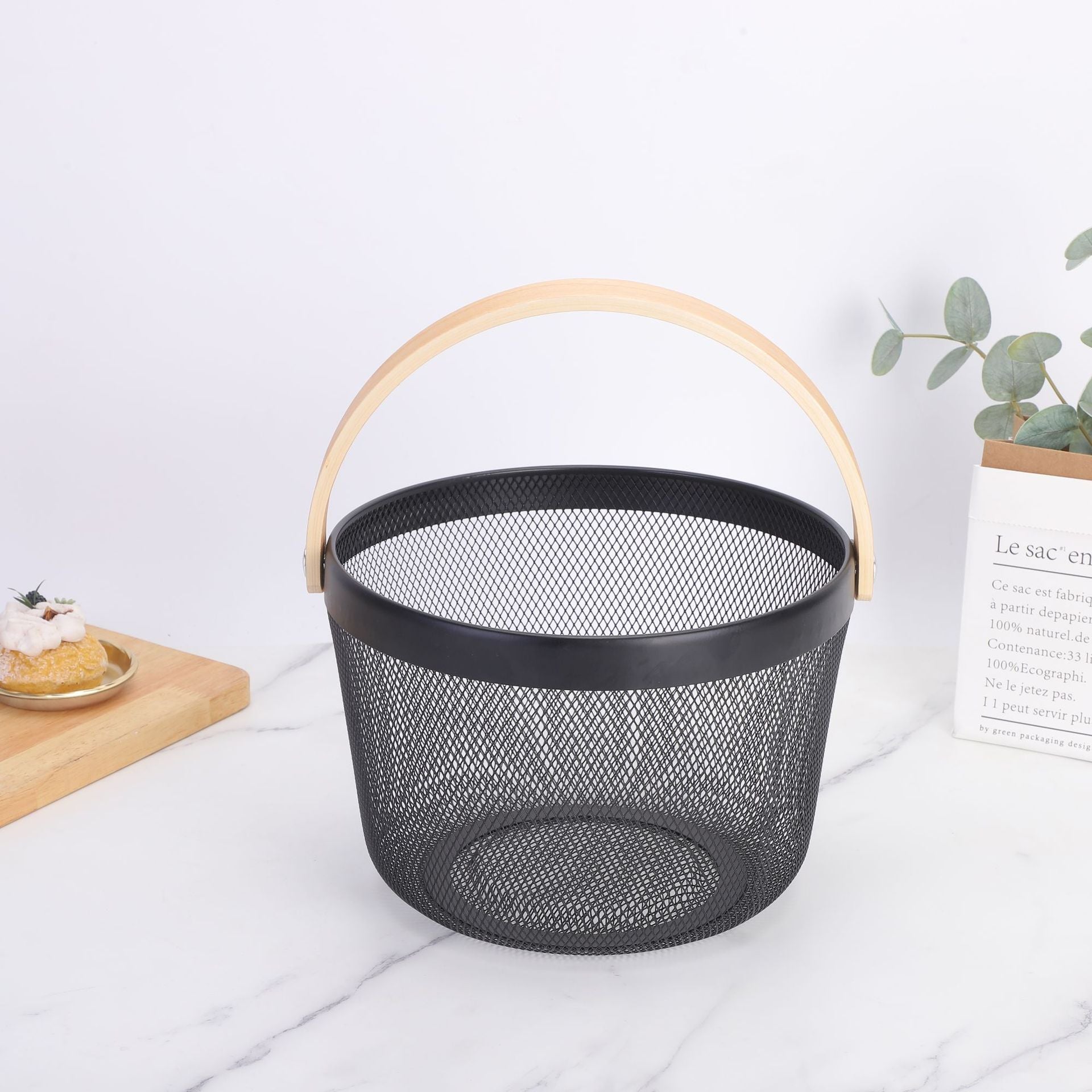Round Wire Mesh Storage Basket with a Wooden Handle (Black)